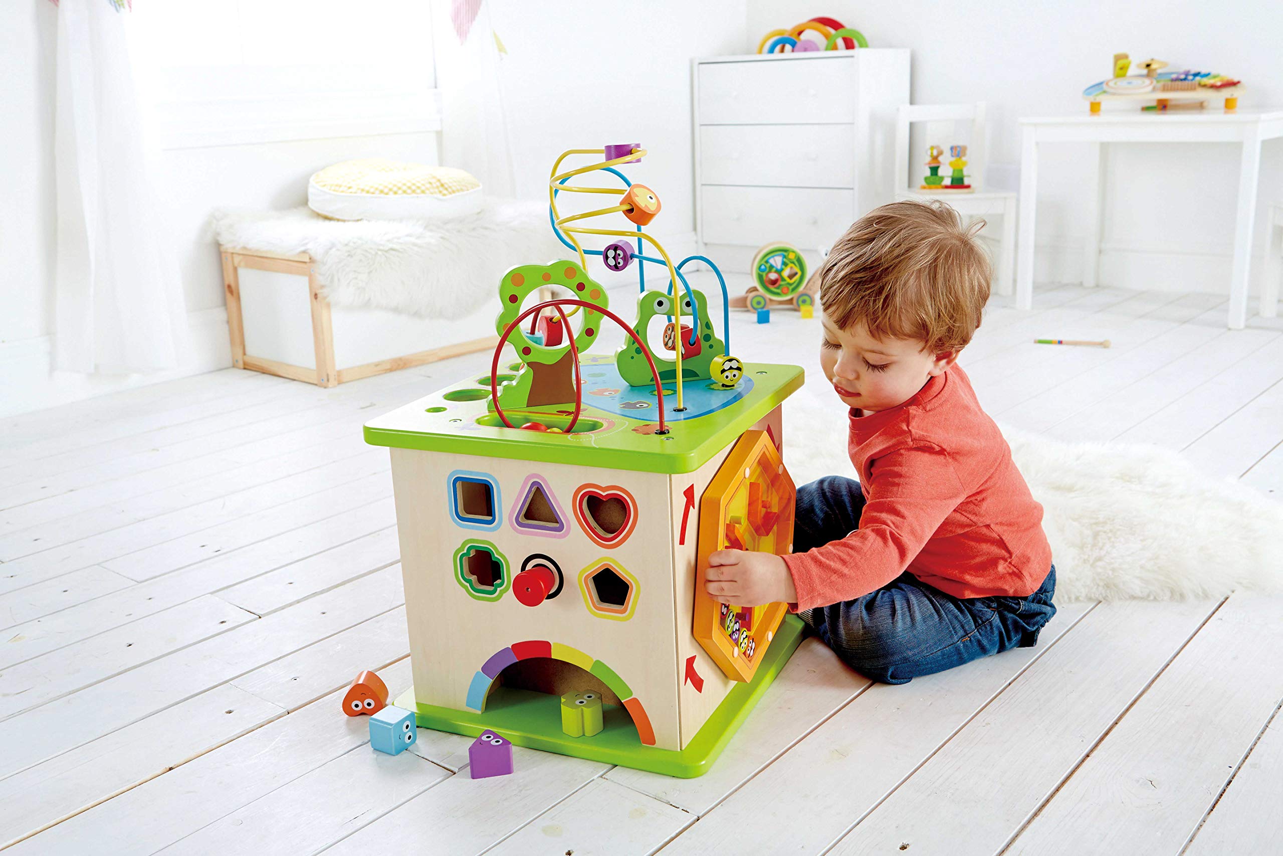 Hape E1810 - Motorikwürfel Kleine Tierchen, aus Holz, ab 12 Monate & E0328 - Blauer Regenmacher, Musikspielzeug, ab 0 Monaten
