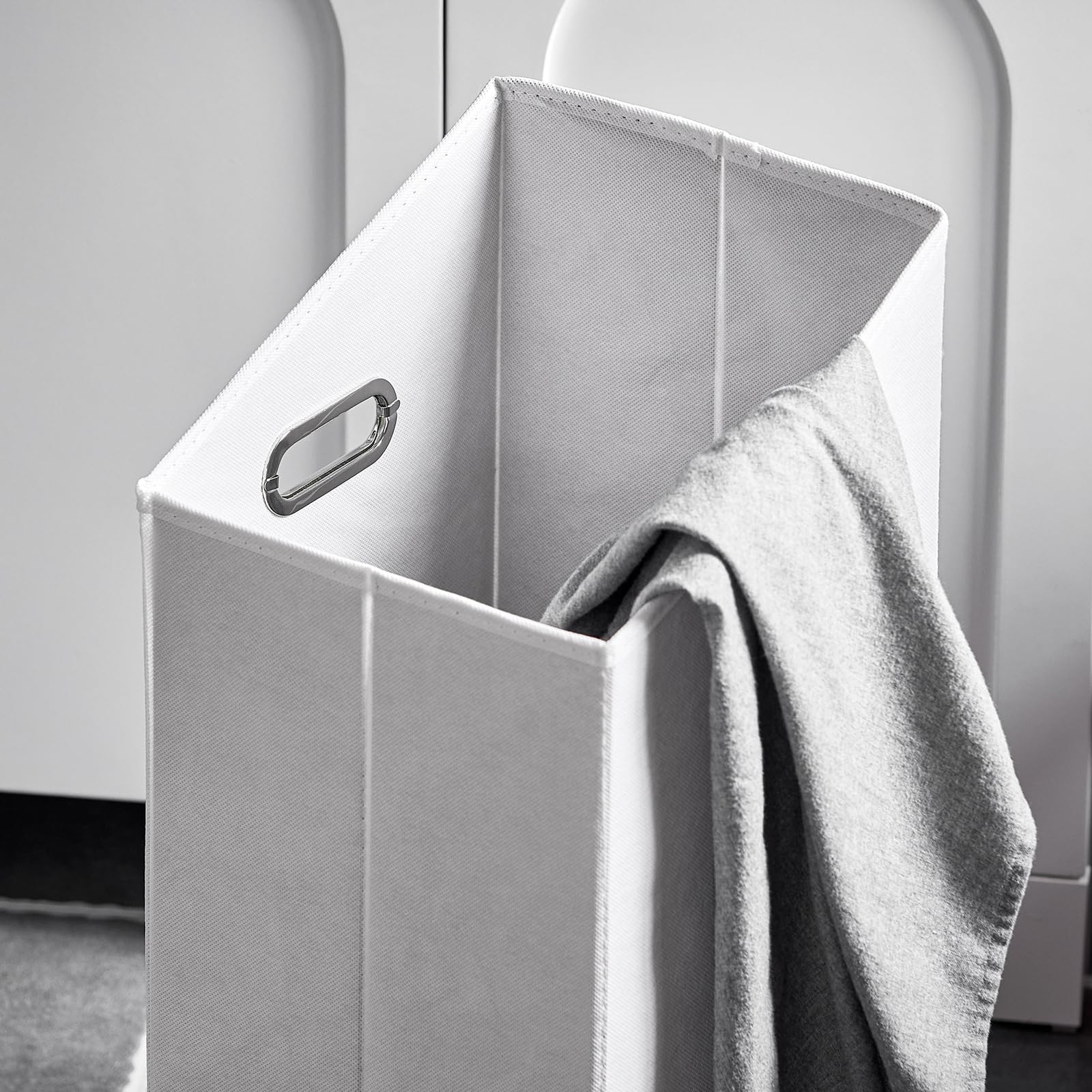 SoBuy Mobile Bagno Salvaspazio con Sacco Portabiancheria | 30x97x30cm Mobiletto Bagno in Legno con Cesto Estraibile per Piccoli Bagni o WC Ospiti Bianco, BZR161-W