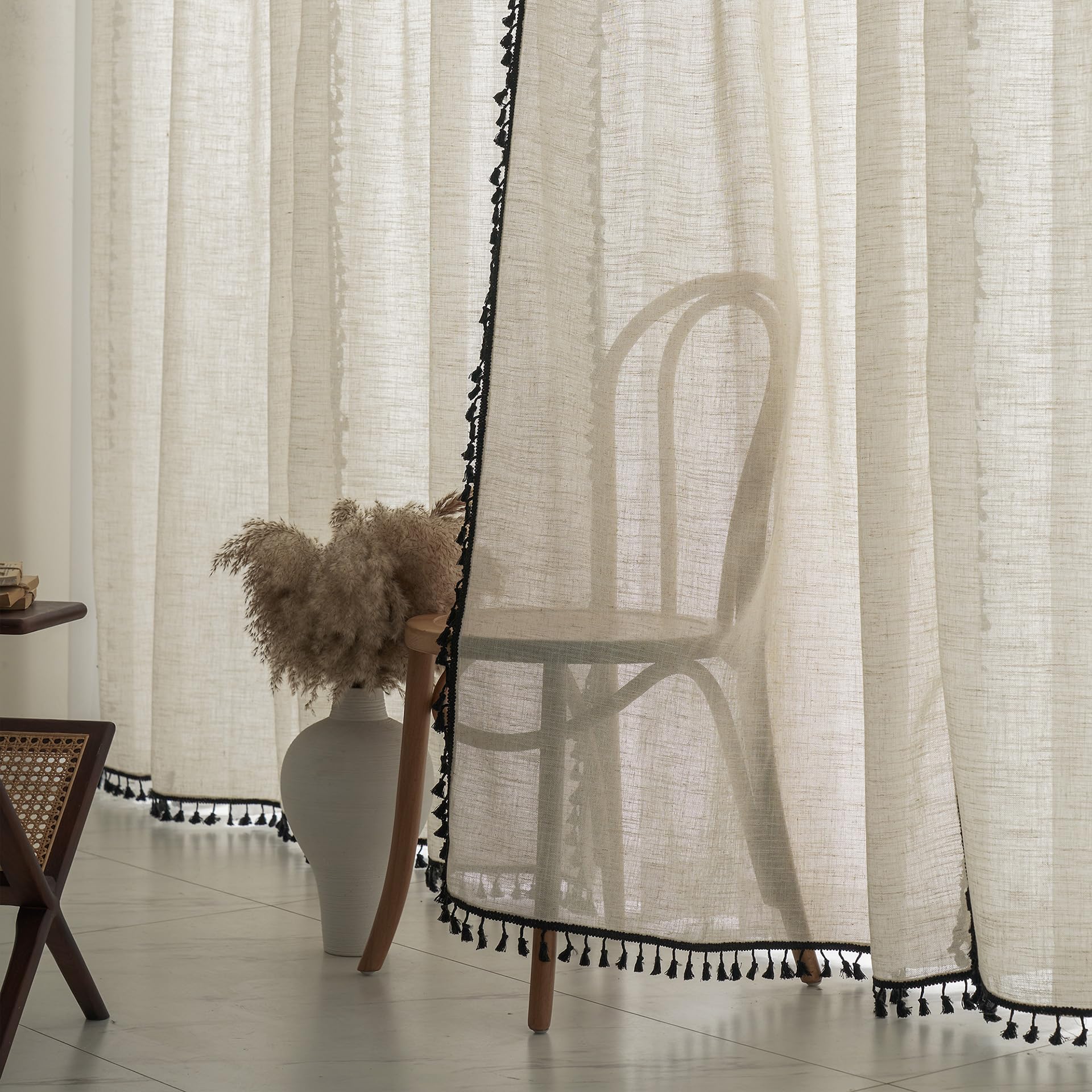 VOILYBIRD Set van 2 natuurlijke linnen gemengde stof boerderij landelijke stijl gordijnen voor slaapkamer woonkamer (H245 x B140 cm, zwarte kwastjes