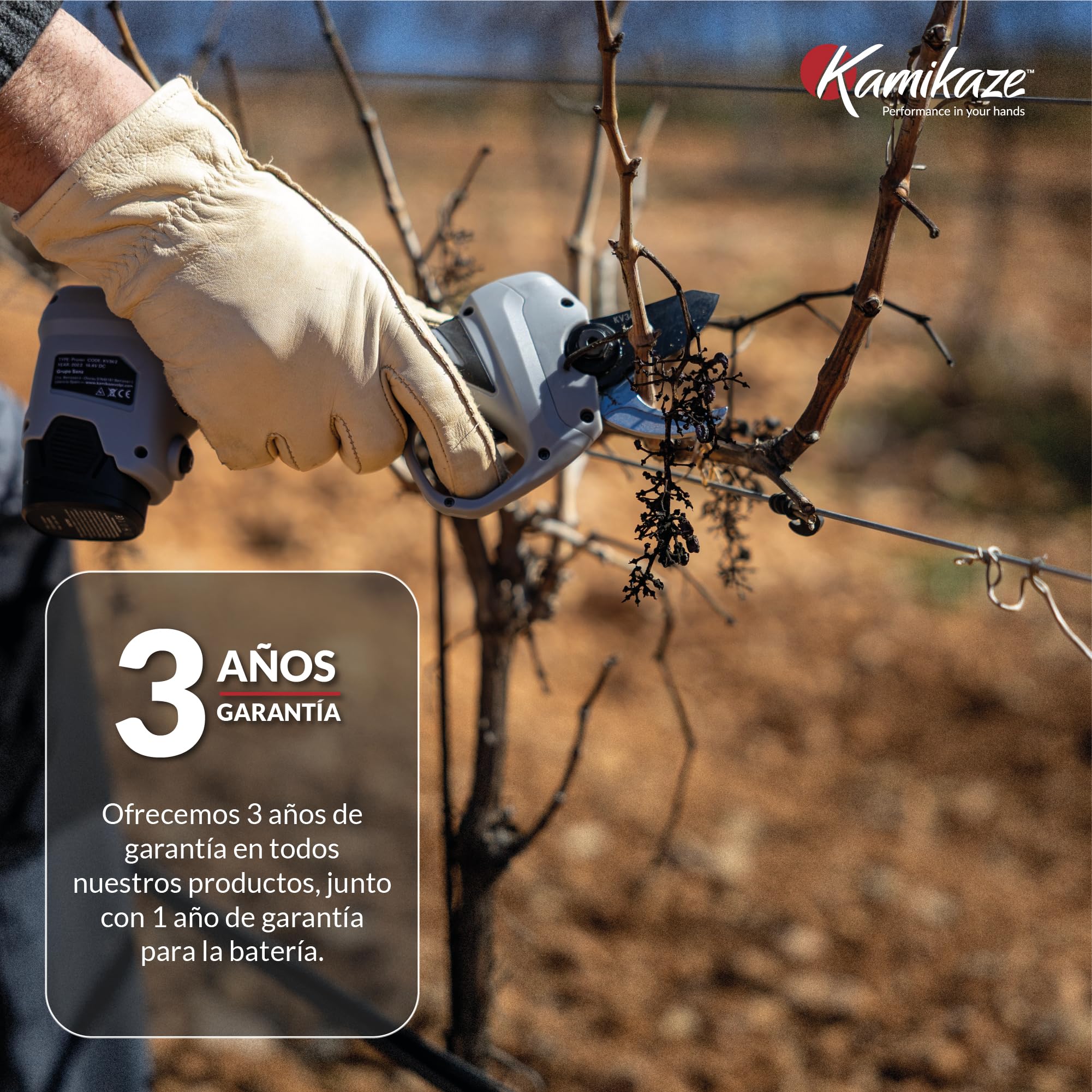 KAMIKAZE KV362 Tijera de podar eléctrica profesional. Podadora eléctrica. Tijeras batería de 14,4V. Sin cable. 35mm Ø. Tijera profesional. Incluye maletín. Indicador de carga y cortes.