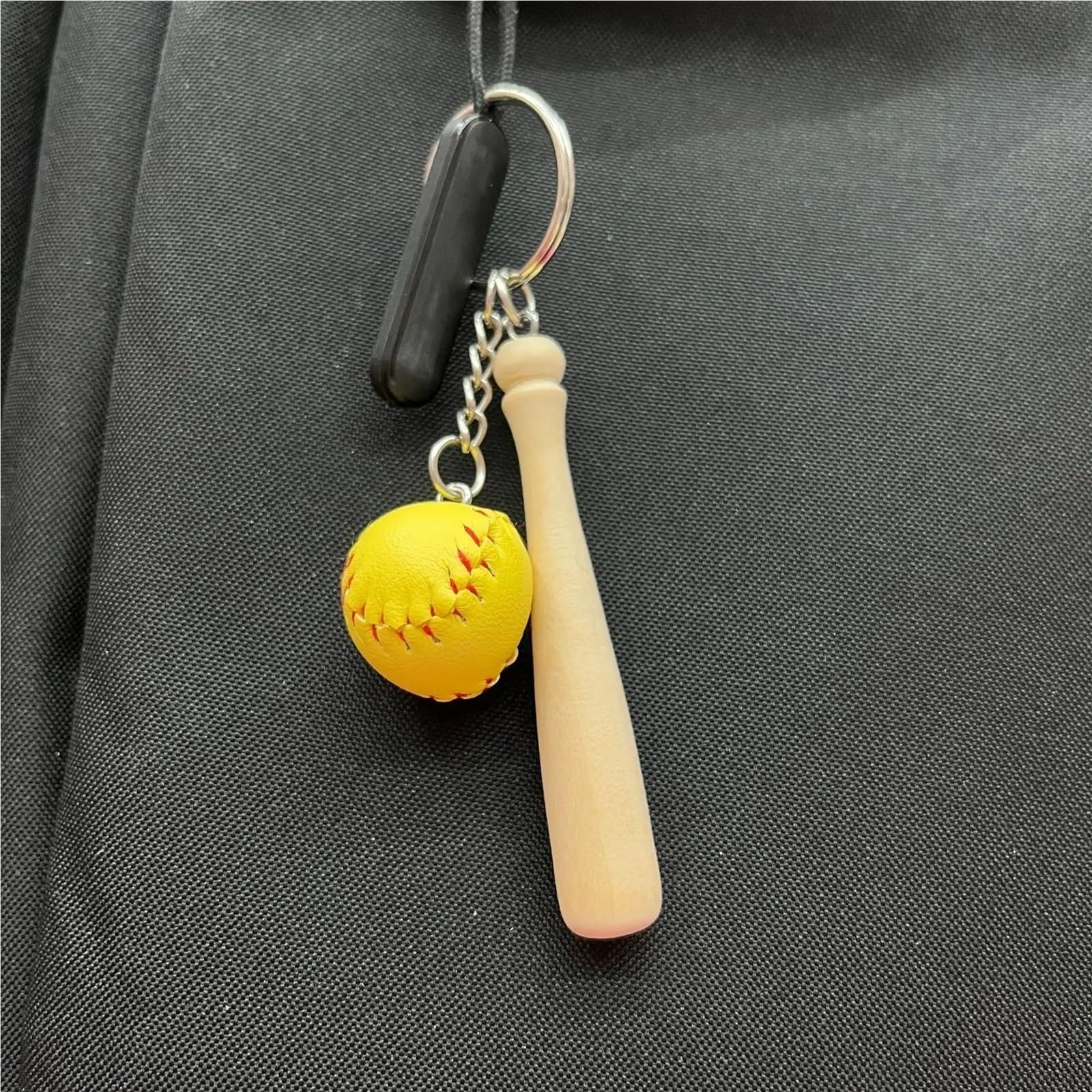 Brelok do softballu 50 szt. Mini drewniany brelok z piłką-nietoperzem(Yellow Ball)