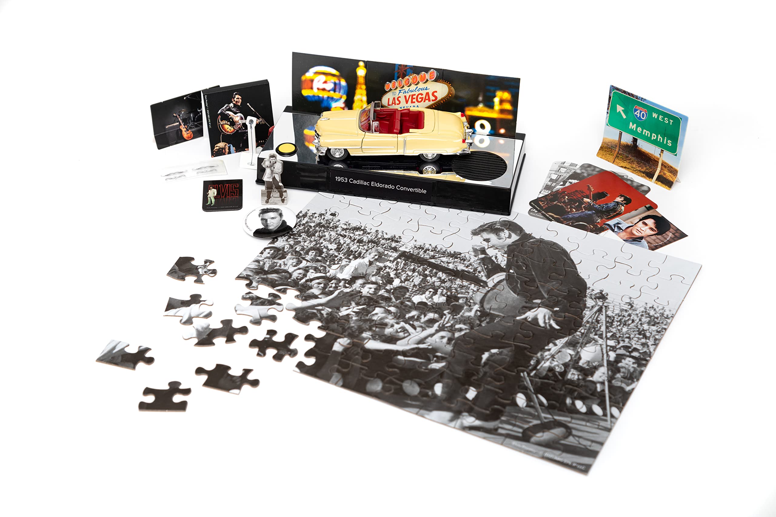 FRANZIS 55120 - Elvis Presley Adventskalender, Cadillac Eldorado Metallmodell im Maßstab 1:37, inkl. Soundmodul und 52-seitigem Begleitbuch