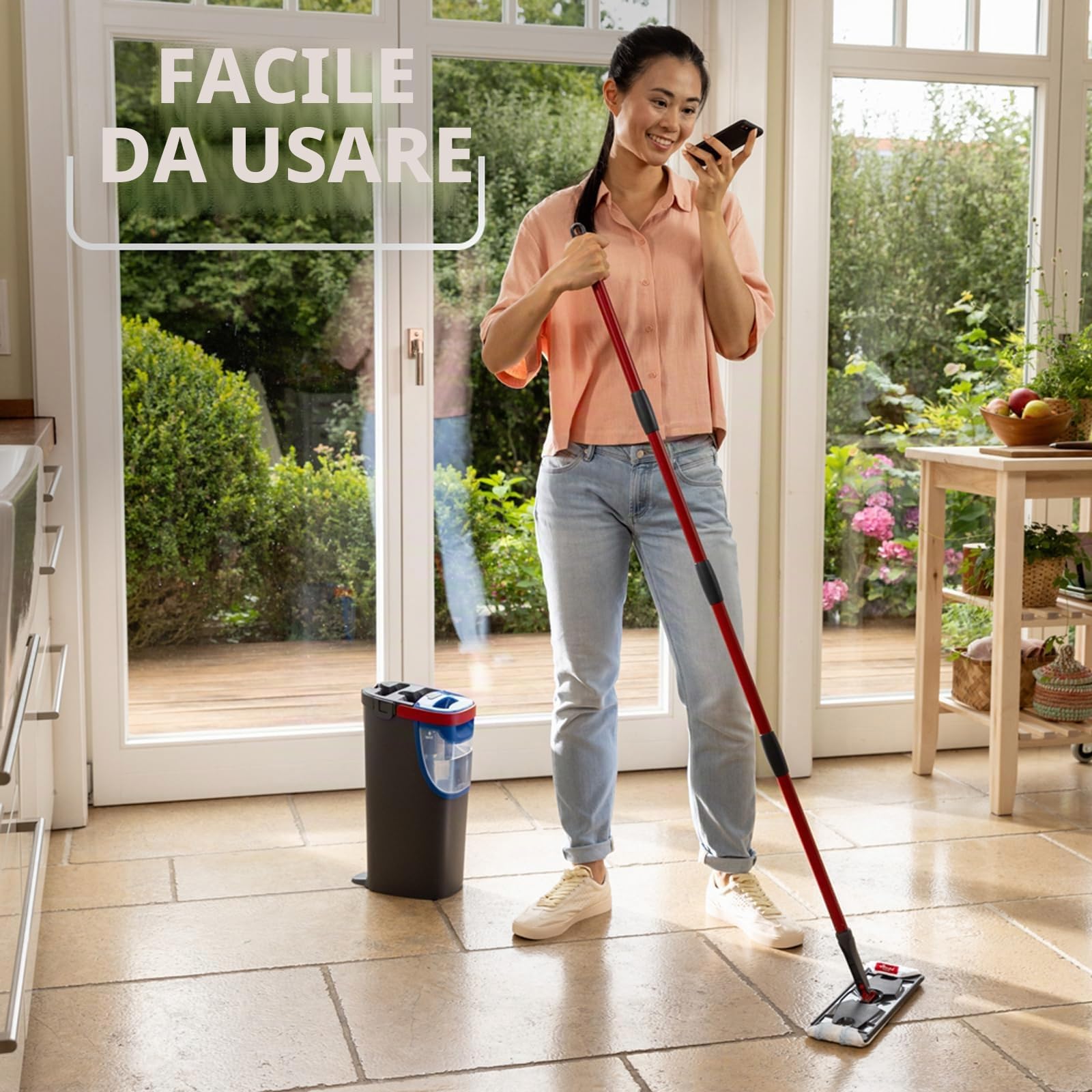Vileda H2prO - Sistema di pulizia per mocio piatto che separa l'acqua pulita dalla sporcizia.