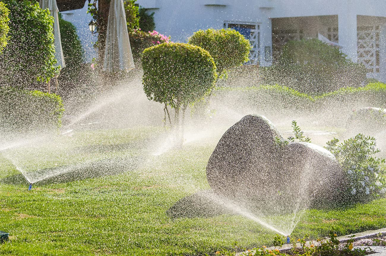 Royal Gardineer Rasenbewässerung: 8er-Set versenkbare Bewässerungssprinkler mit 3 Sprühköpfen, bis 50 qm (Rasensprenger versenkbar Set, Rasen Bewässerungssystem, Spray)