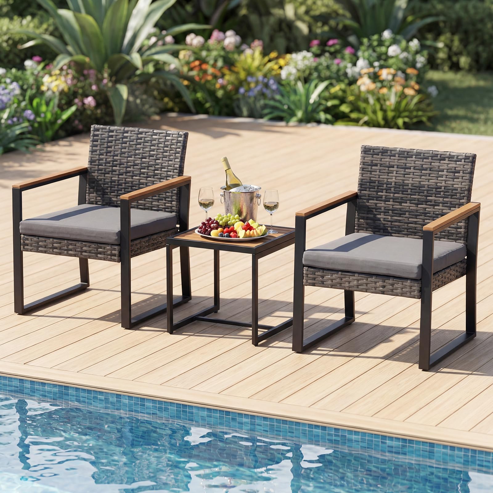 COSTWAY Set Salottino da Esterno in Rattan 3 pezzo, Set Mobili da Giardino Include 1 Tavolino Quadrato e 2 Poltrone Comode con Cuscino Imbottito e Telaio in Acciaio, per Balcone e Terrazzo (Grigio)