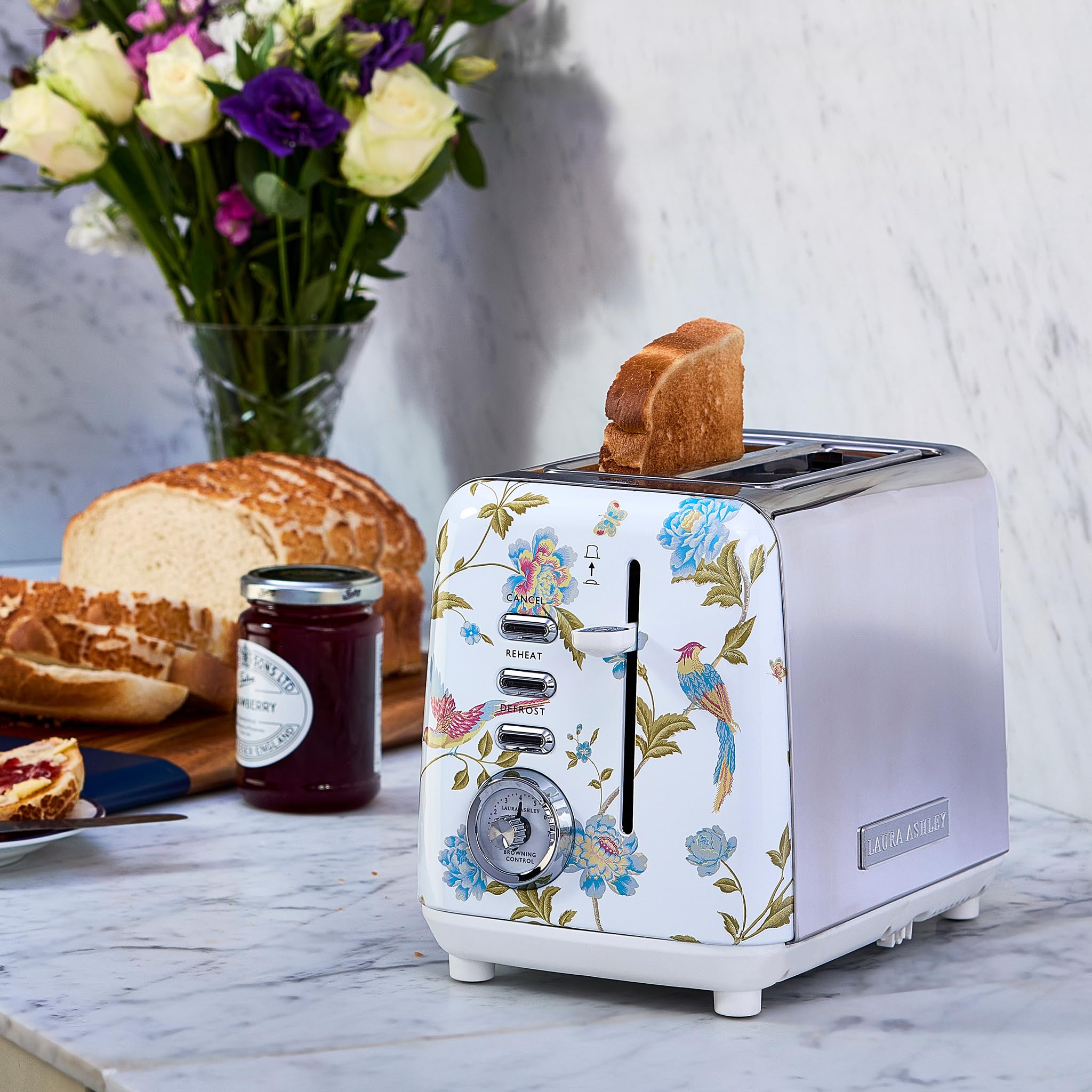 VQ Laura Ashley Tostapane Vintage 2 Fette - Riscaldamento Regolabili, Scongelamento e Modalità di Riscaldamento. Acciaio Inossidabile Tosta Pane con Croissant Scaffale Riscaldante - Elveden Bianco