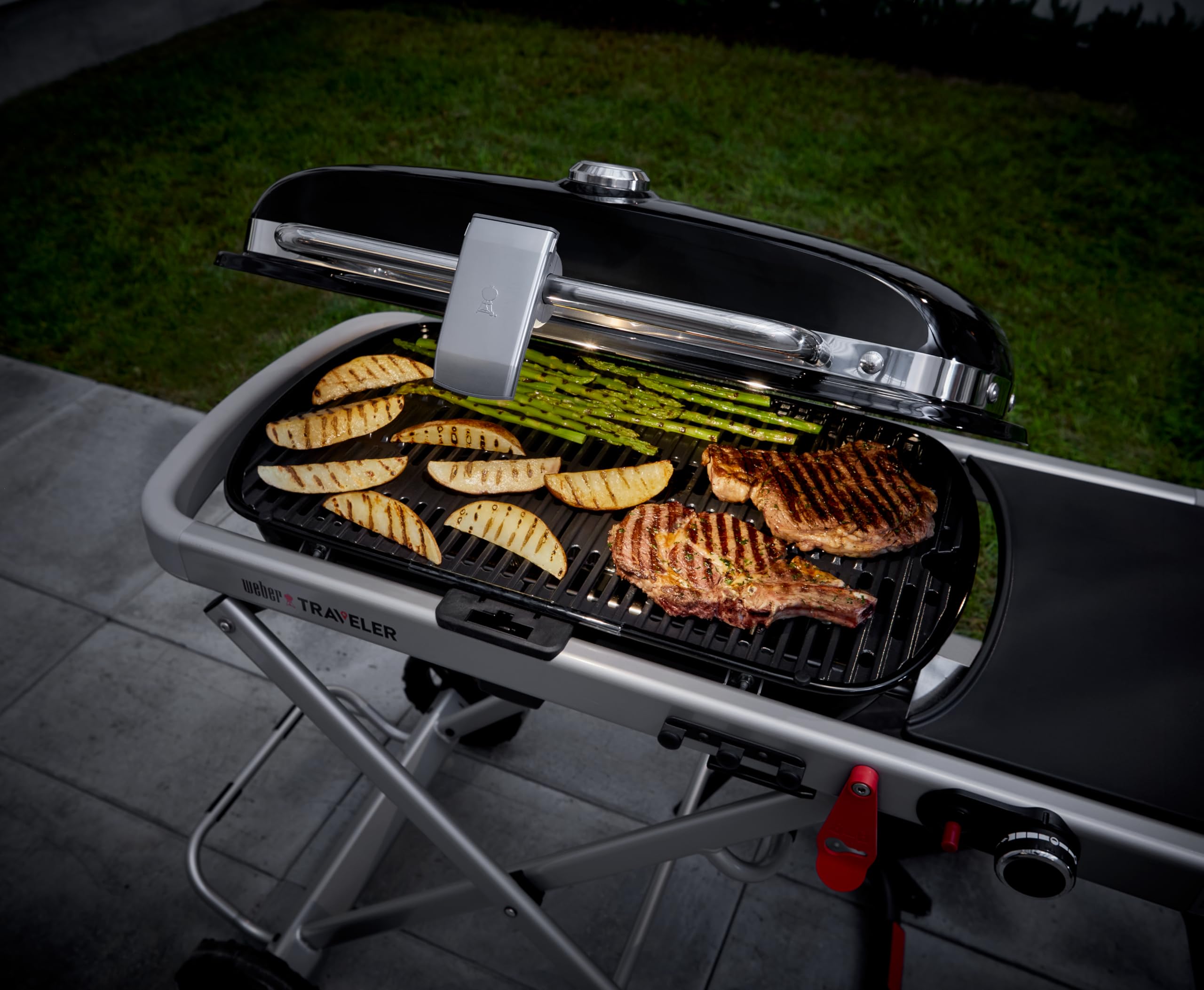 Weber Traveler & Lumin Grill 'N Go Light - Luz LED con mango con sensor de movimiento, función de linterna desmontable, fácil montaje