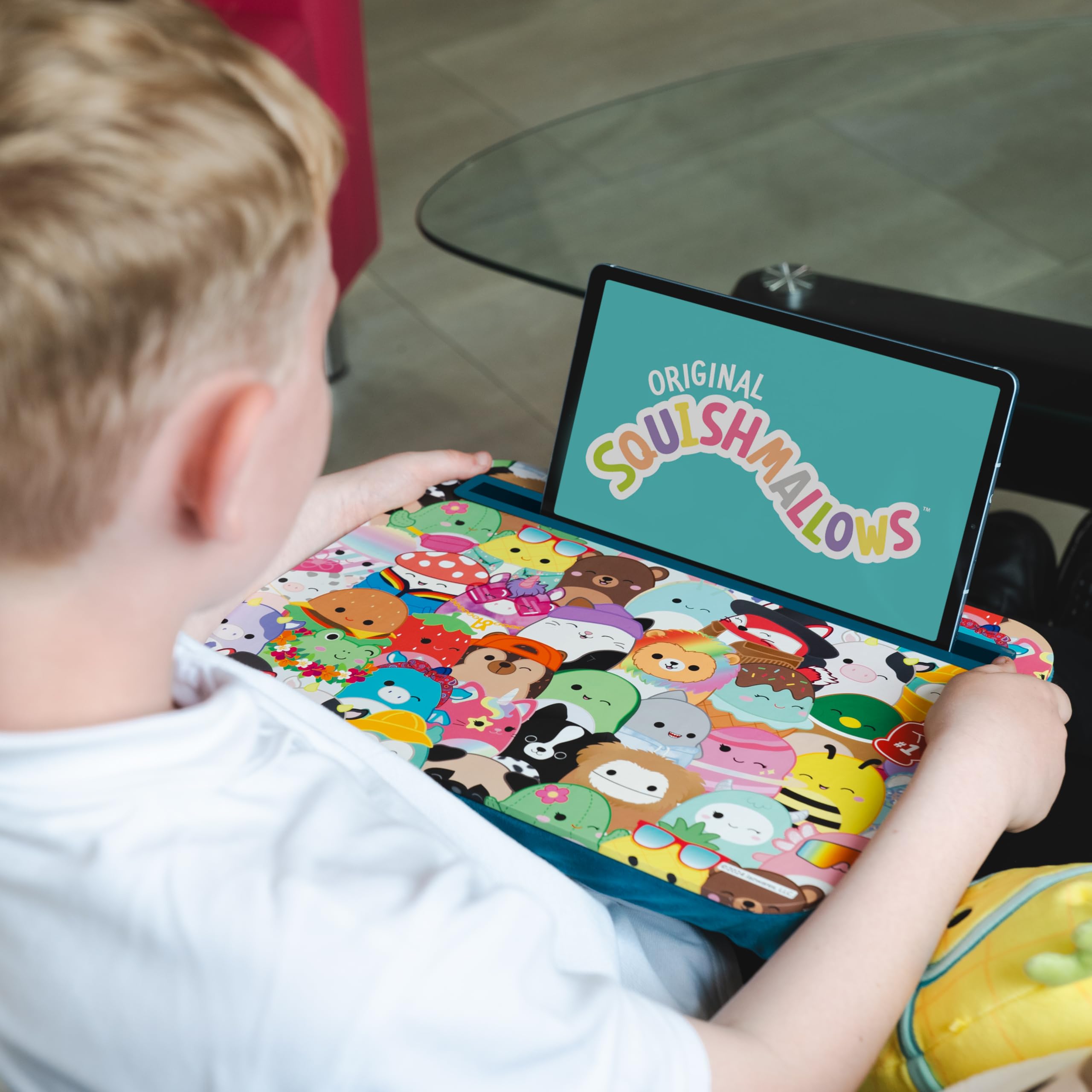 WONDEE Squismallows Supporto per iPad e tablet per bambini, Vassoio per Mangiare o Giocare Tenendo in Mano il Tablet, Regali Originali per Bambini con i personaggi di Squismallows
