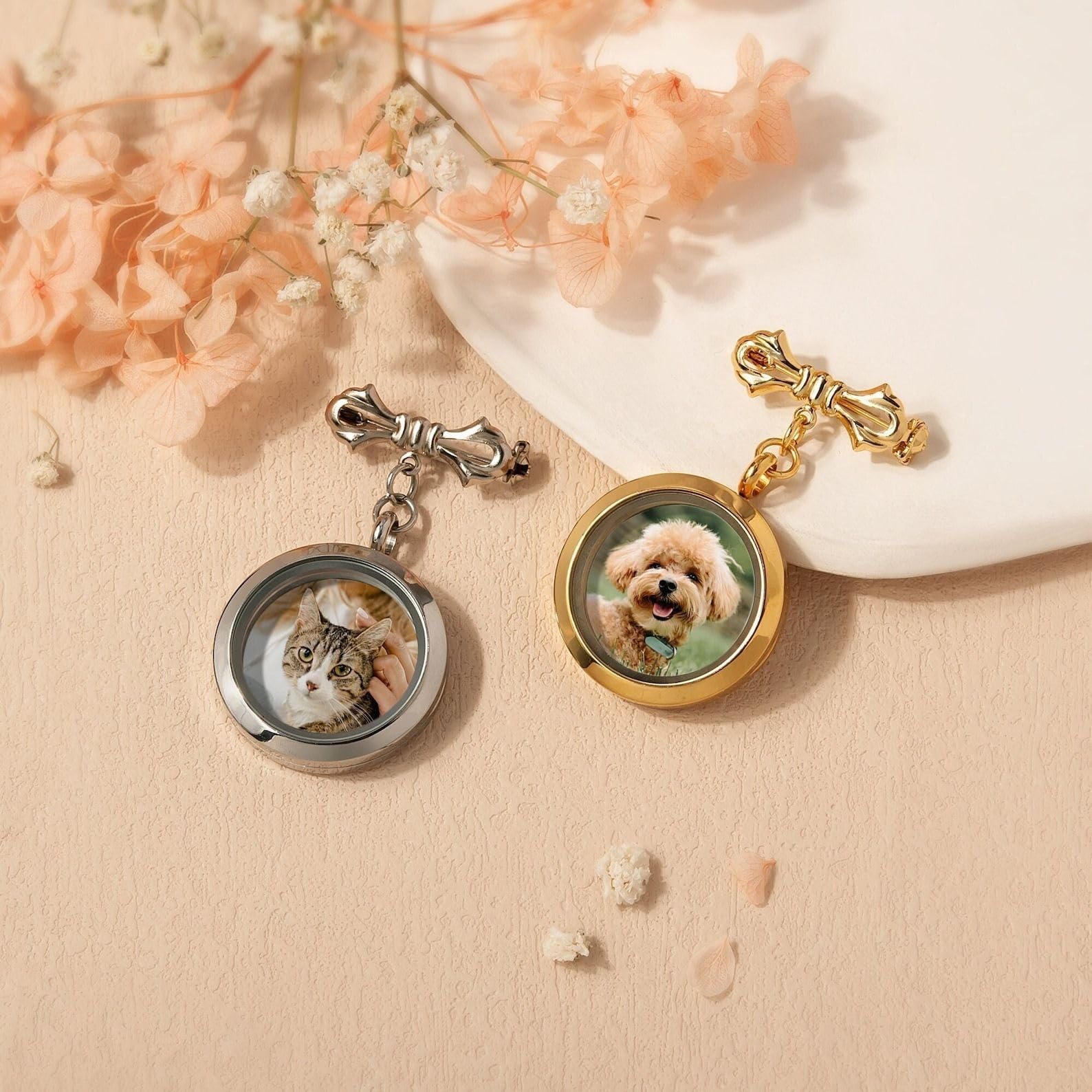 Brosche mit Tierporträt, Blumenstraußmotiv, Zeremonie-Stil