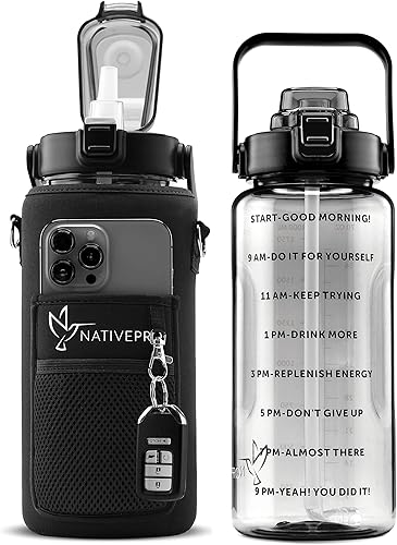 NATIVEPRO Botella de agua de medio galón con funda de 64 oz (2 L). Botella de agua inspiradora con popote y tiempo para beber.