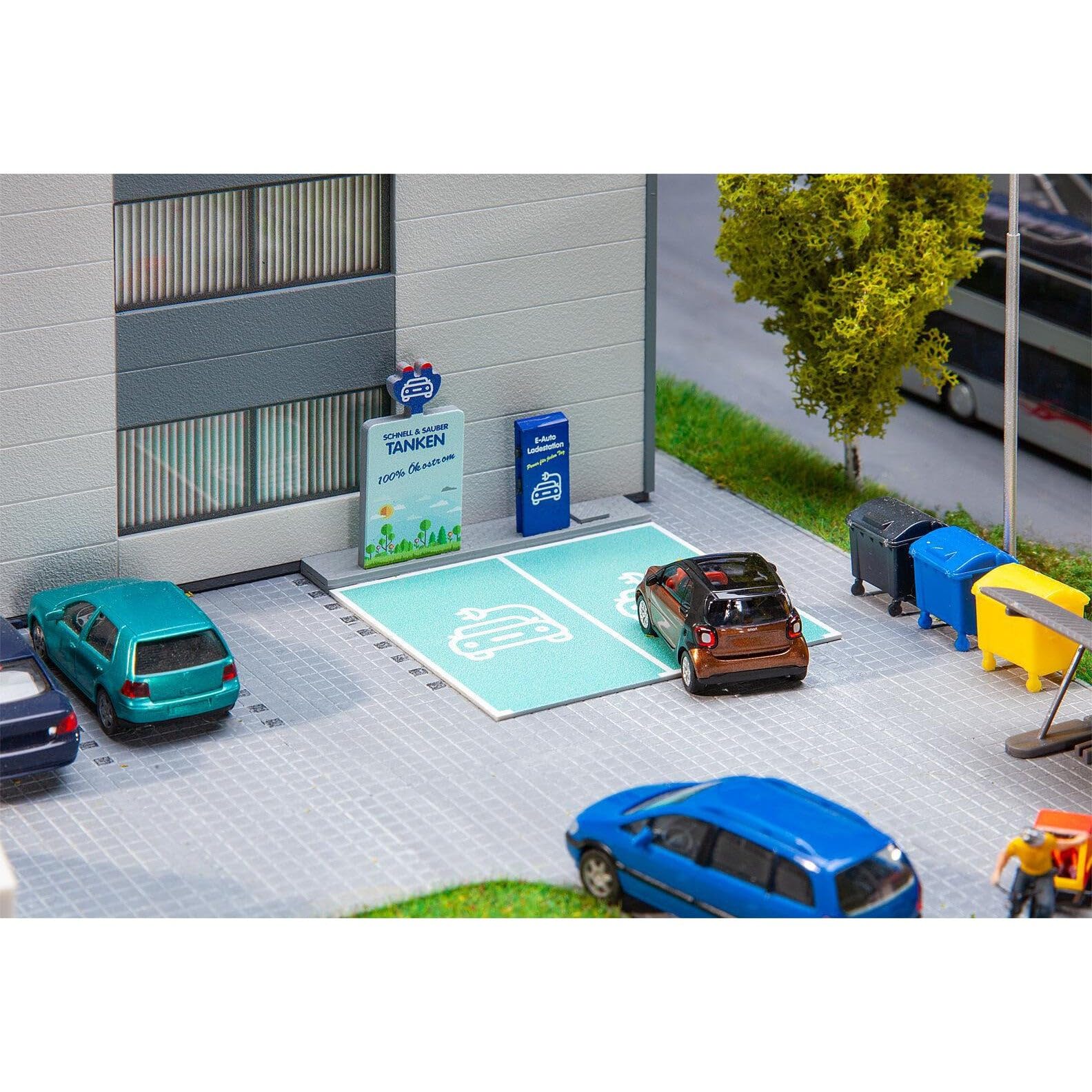 Faller FA180280 - Stazione di Ricarica per Veicoli elettrici, Multicolore