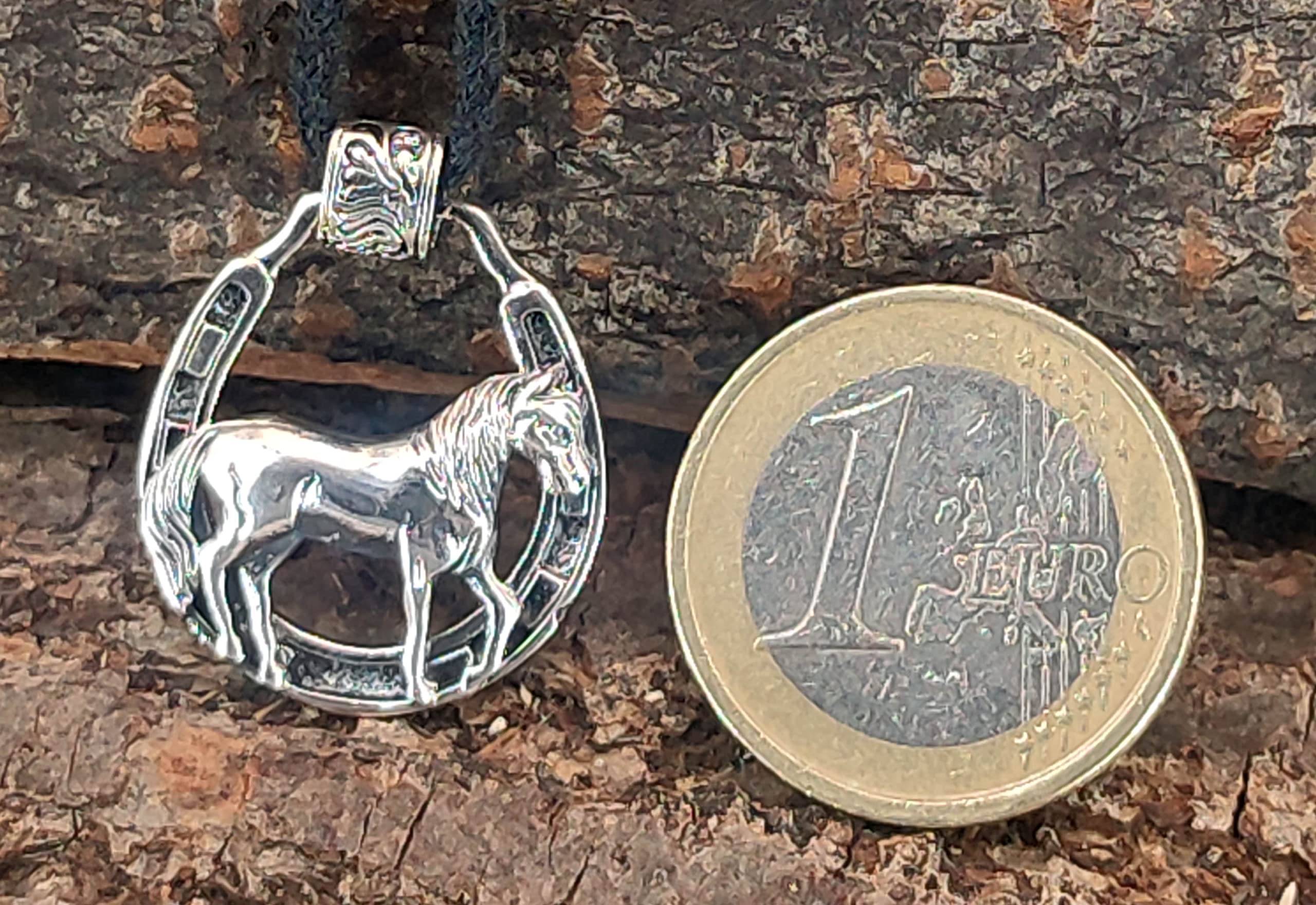 Kiss of Leather Anhänger Pferd aus 925 Sterling Silber mit Baumwollband Si. 413