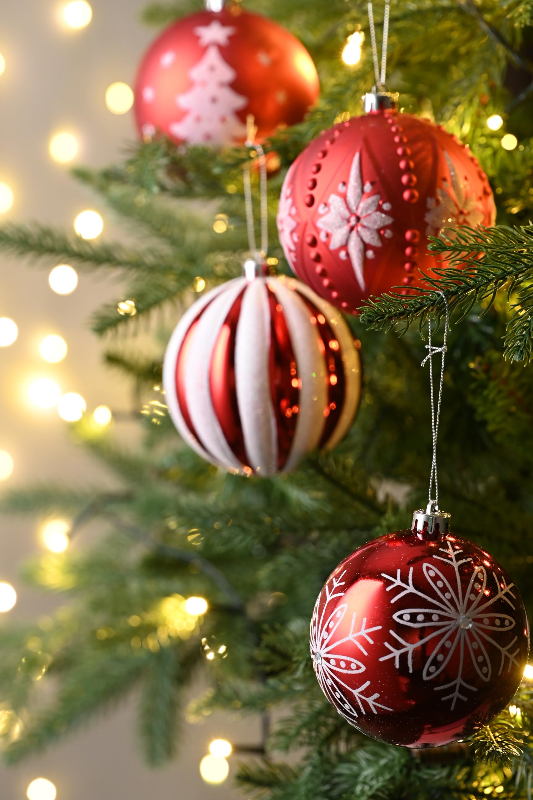 Valery Madelyn - Boule de Noël traditionnelle - 9 ct - 100 mm - Rouge et blanc incassable - Décoration de sapin de Noël - Décoration de sapin - Avec jupe d'arbre (non incluse)