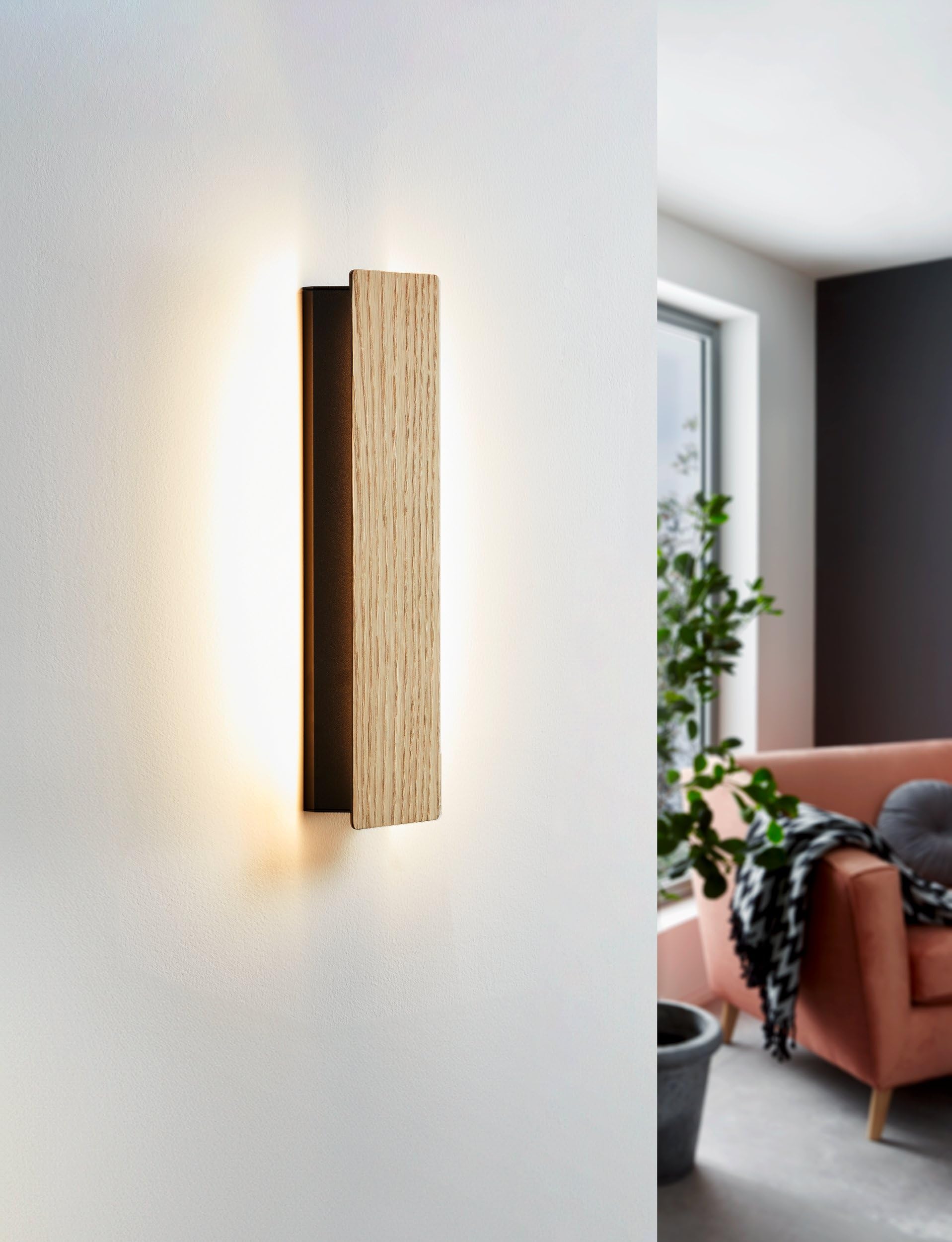 Eglo LED de pared Zubialde, aplique de pared de roble | para la iluminación indirecta, luz de madera y metal en negro para pasillo, blanco cálido, certificado FSC
