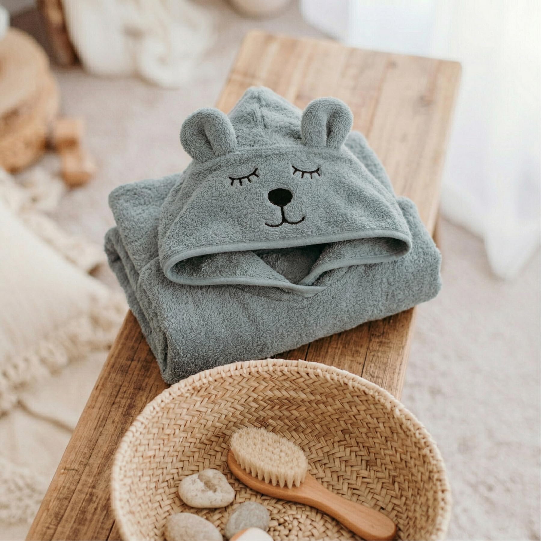 kikadu Poncho Eisbär für Babys & Kinder, GOTS-zertifiziertes Kinderhandtuch mit Kapuze, weiches Badetuch mit Tiermotiv, ideal für Bad, Schwimmbad & Strand, maschinenwaschbar bei 40 °C