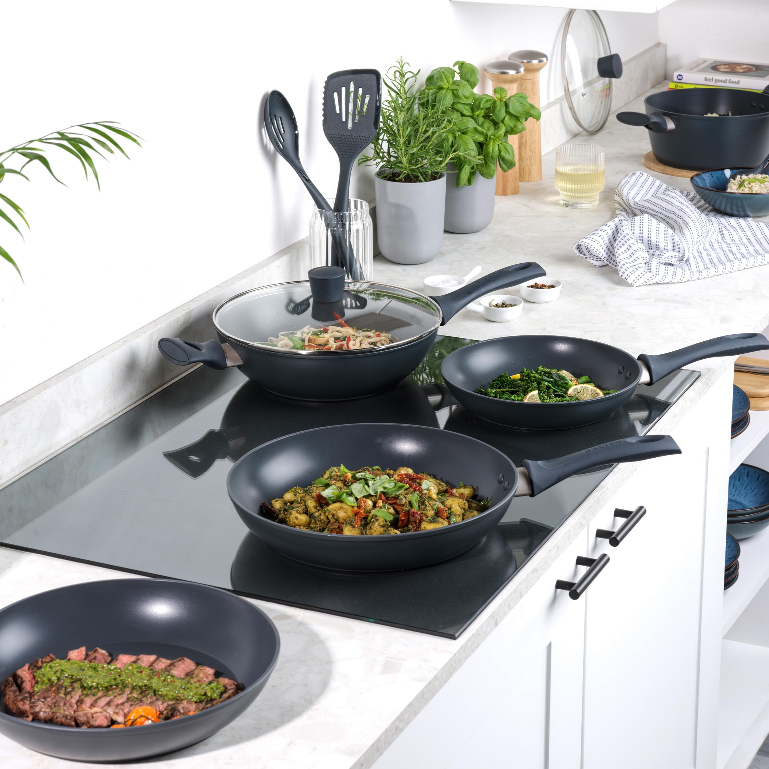 Salter COMBO-8695 Marino 6 Piece Utensil & Frying Pan Set - 24/28/30cm Non-Stick Induction Frying Pans, Forged Aluminium, Heat Resistant Nylon Utensils, Slotted Spatula, Slotted Spoon, Solid Spoon
