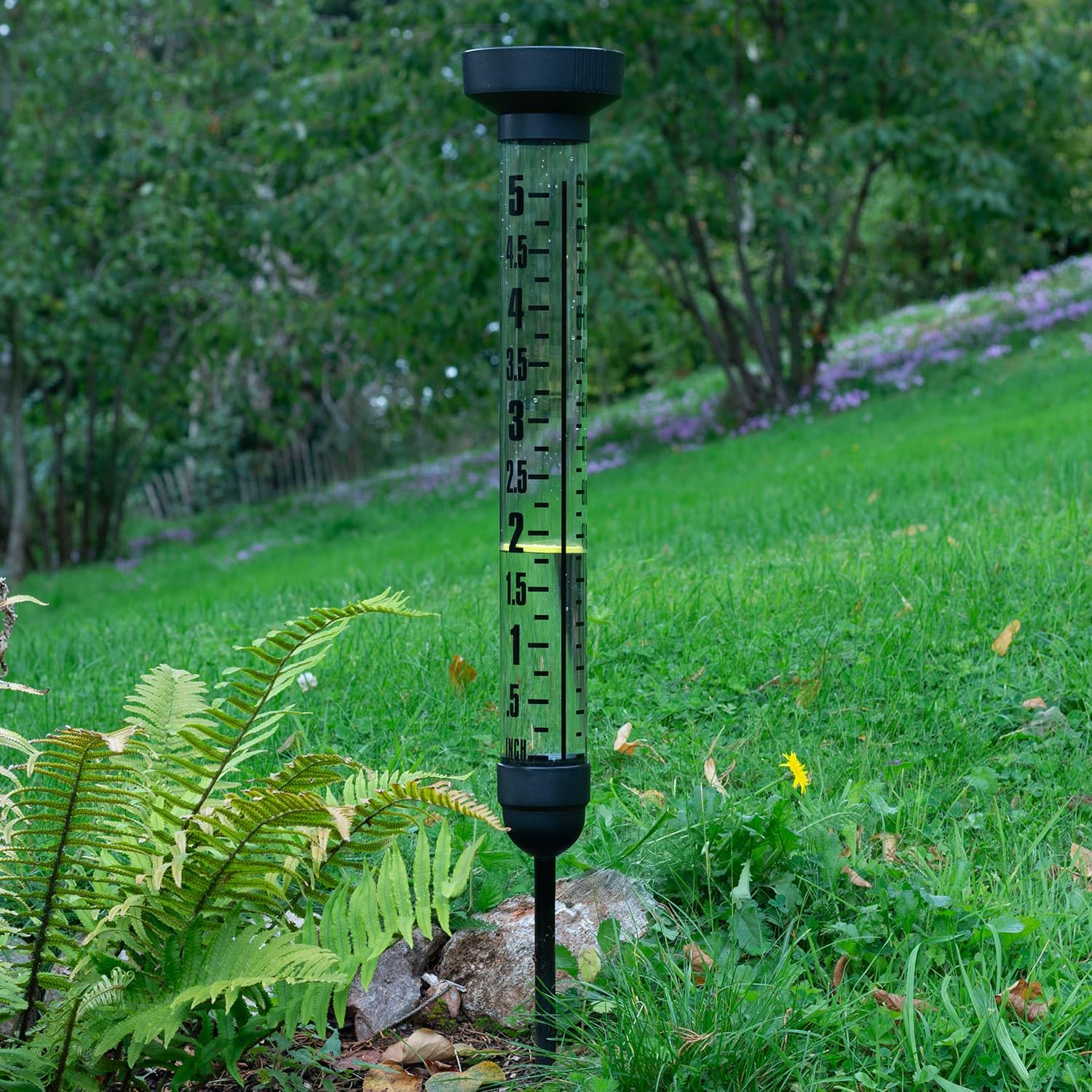 CKB LTD Pluviómetro con Pica para Exteriores – Medidor Extra Grande de Medición de Precipitaciones de Agua de Doble Escala con Estaca de Suelo para Césped, Jardín, Granjas y Campos de Golf, 100 cm de