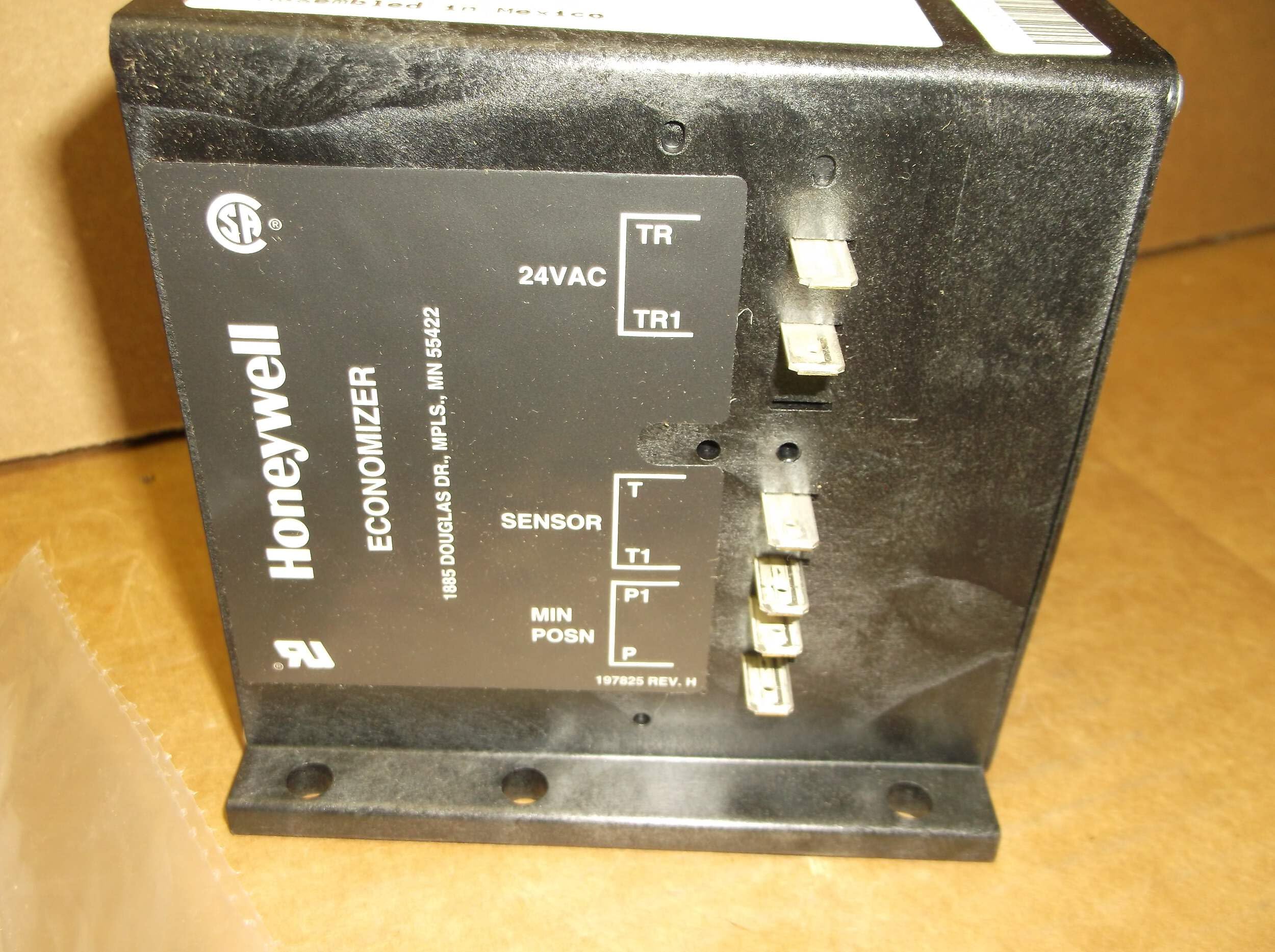 HONEYWELL M7415B1004 24 VOLTS DAMPER ACTUATOR
