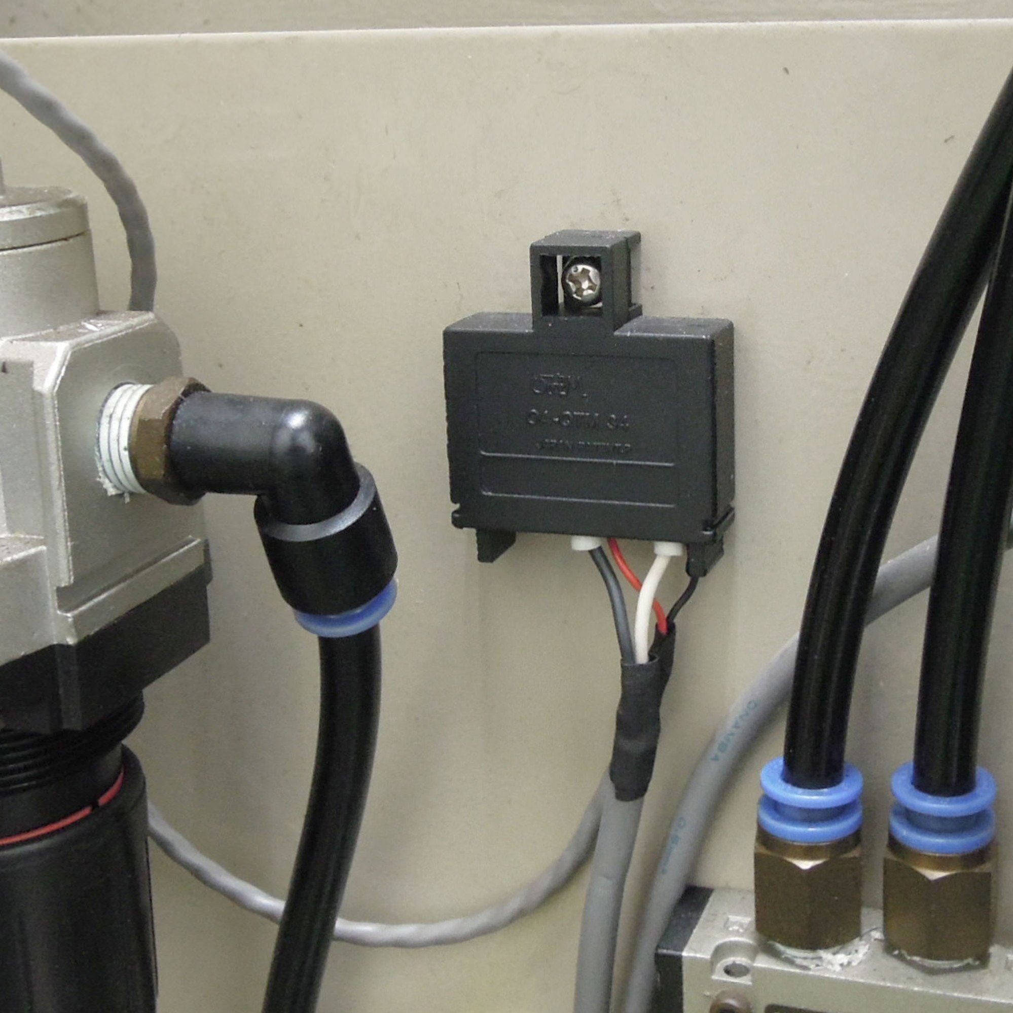 Amazon.co.jp: オーム電機(配線パーツ)ねじ止め用多連式絶縁