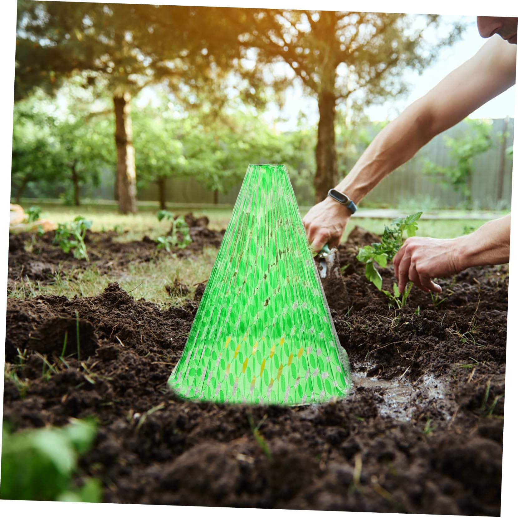 FONDOTIN 10Pcs Reusable Plant Covers Frost Protection Cloches for Outdoor Plants Durable Tree Protectors with Air Vent for Optimal Growth and