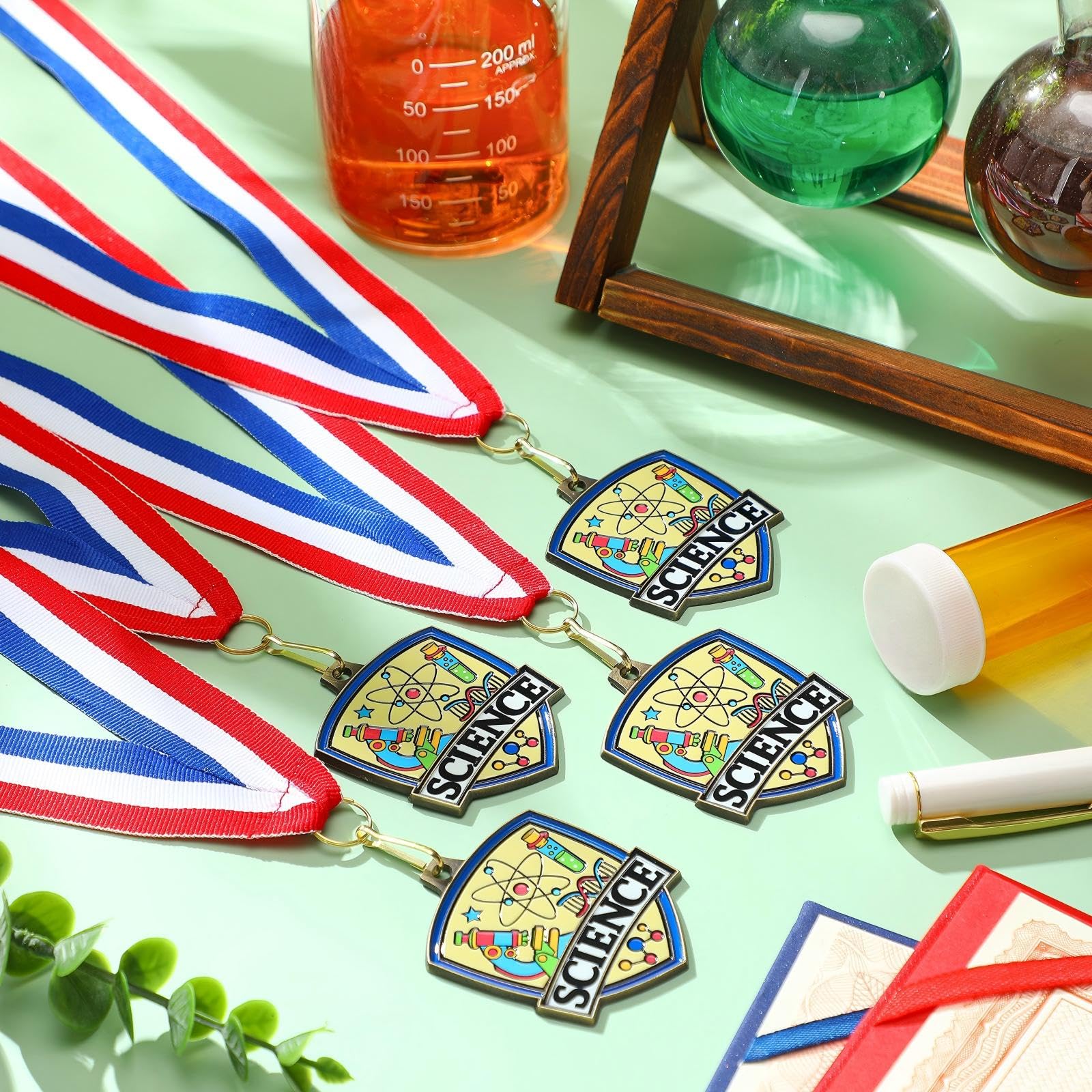 Yaomiao Medallas de premio de 2.4 pulgadas a granel coloridas medallas ganadoras con cintas para el cuello, forma de escudo de metal, premio de trofeo de metal, regalo para niños y adultos, torneos