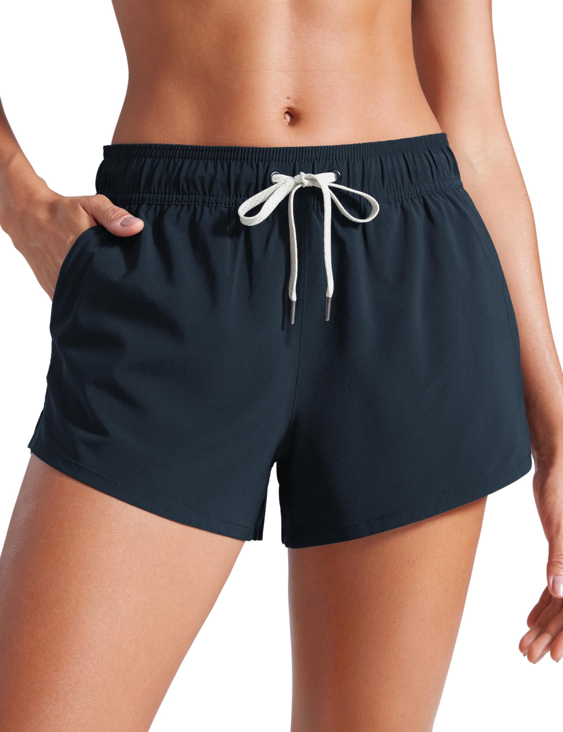 CRZ YOGA Donna 3” Vita Media Nuoto Pantaloncini Spacchetti Laterali Costume da Bagno Asciugatura Rapida con Fodera Tasche
