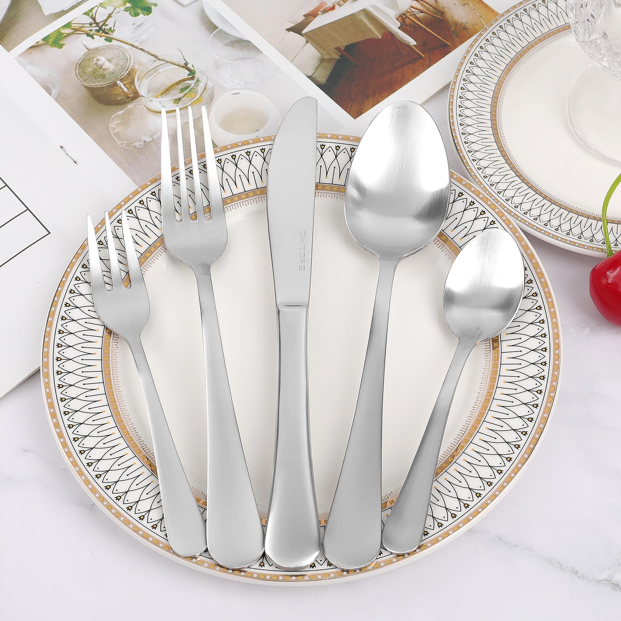 Besteckset 30-teilig für 6 Personen, Hochwertiges Besteck Set aus Edelstahl, Essbesteck Set mit Löffel, Gabel und Messer für Alltag und Gäste, Silber