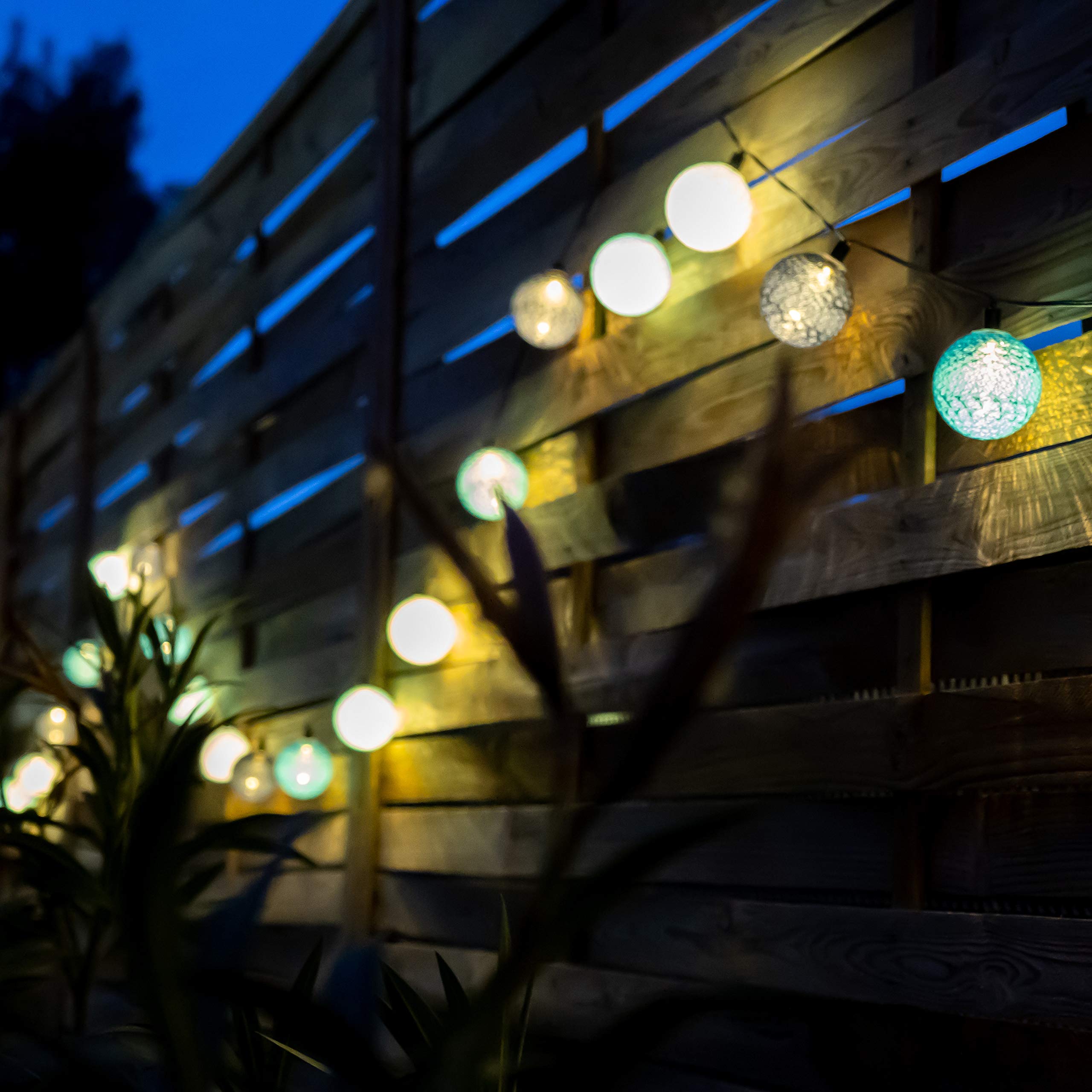 GuirLED - Girlanda zewnętrzna z kulami świetlnymi LED-Guinguette - Wodoszczelna IP55 - Wysokowydajny panel słoneczny - Automatyczne WŁĄCZ/WYŁĄCZ - 32 kule 6 m - Forest