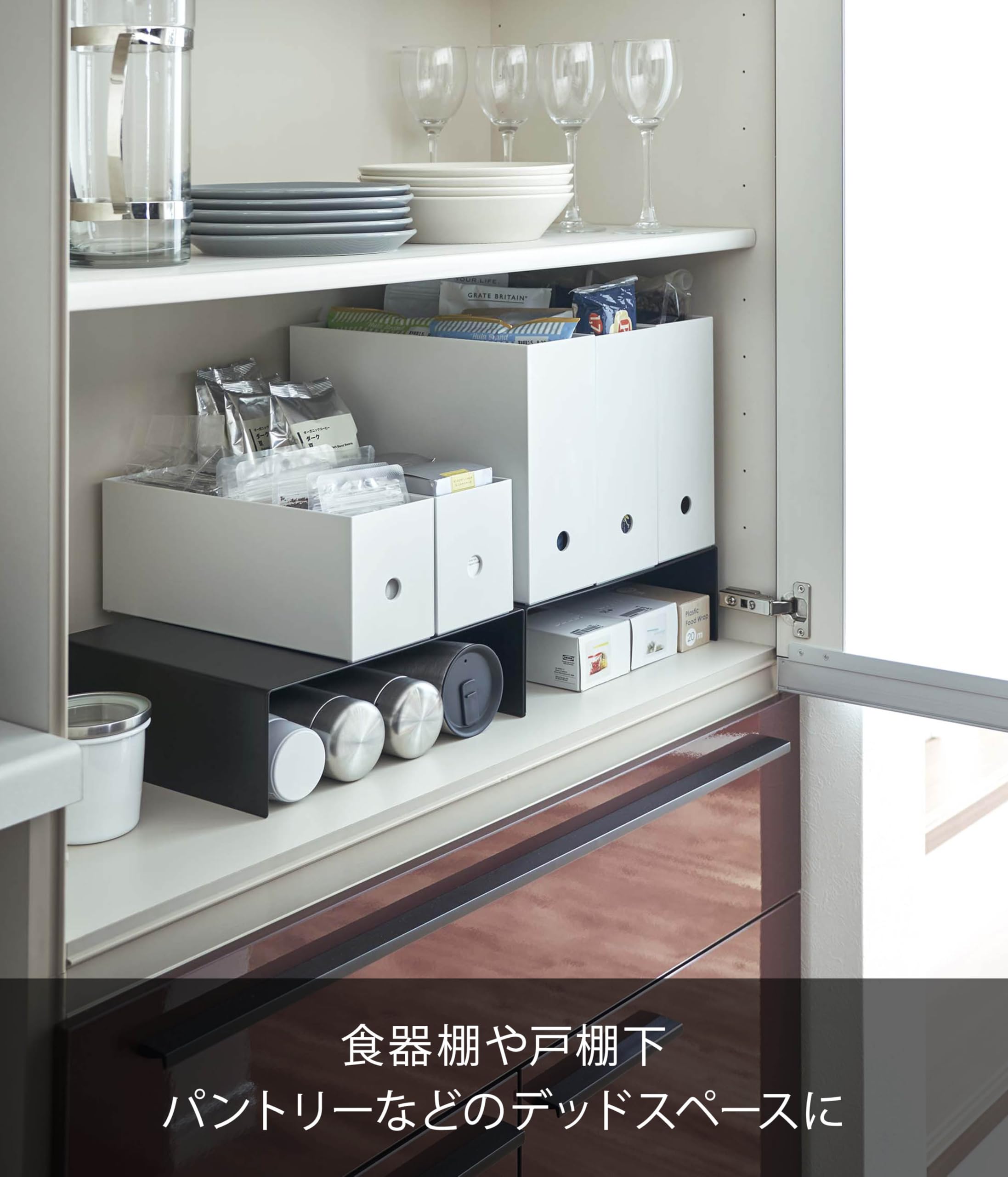 山新で購入した食器棚です。 山新で購入した食器棚です。