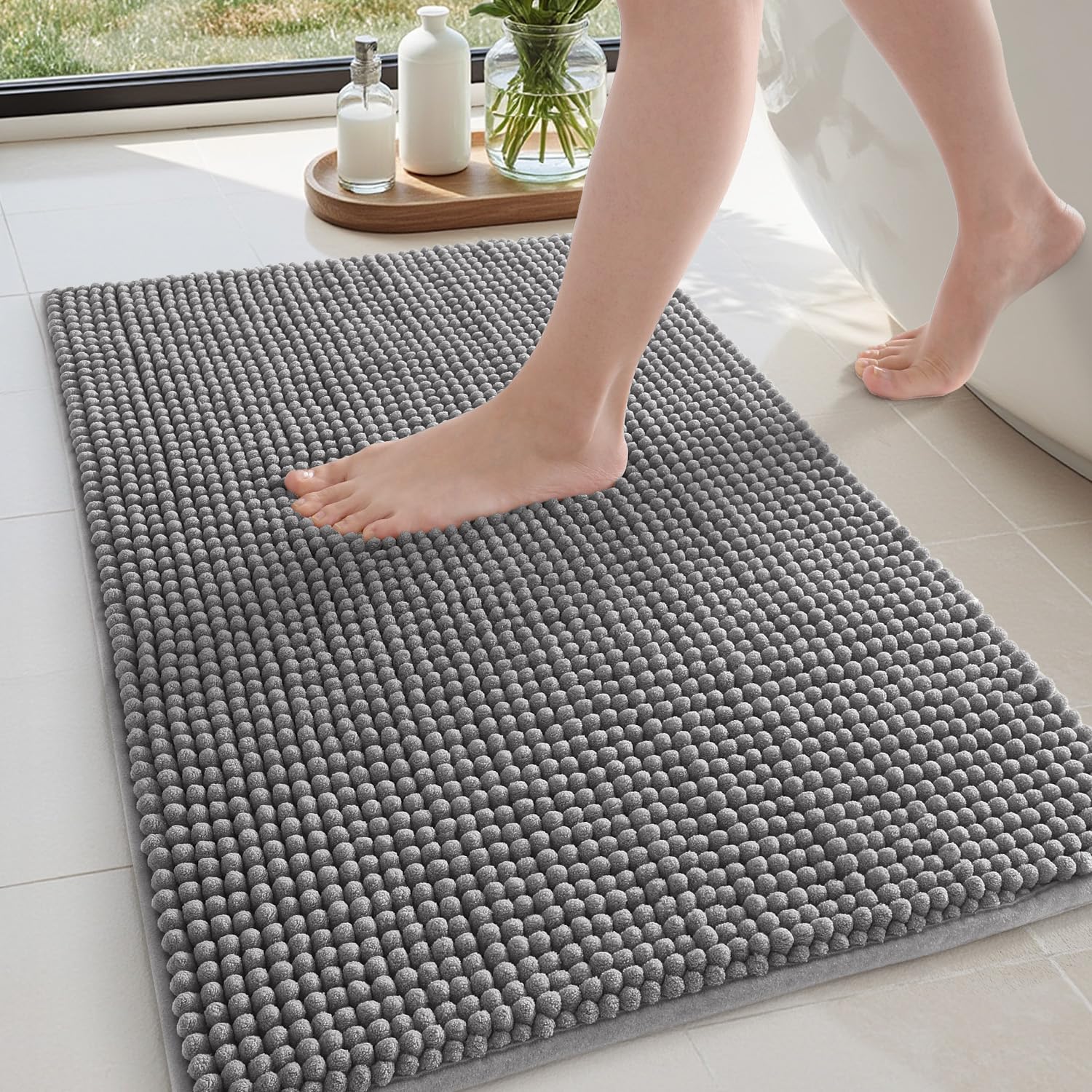 DEXI Tappeti Bagno Set 2 Pezzi in Ciniglia, Tappeto Bagno Antiscivolo e Super Assorbenti, Tappetini Moderni Lavabili in Lavatrice per Doccia o Vasca, 60 x 90 cm + 60 x 90 cm, Grigio