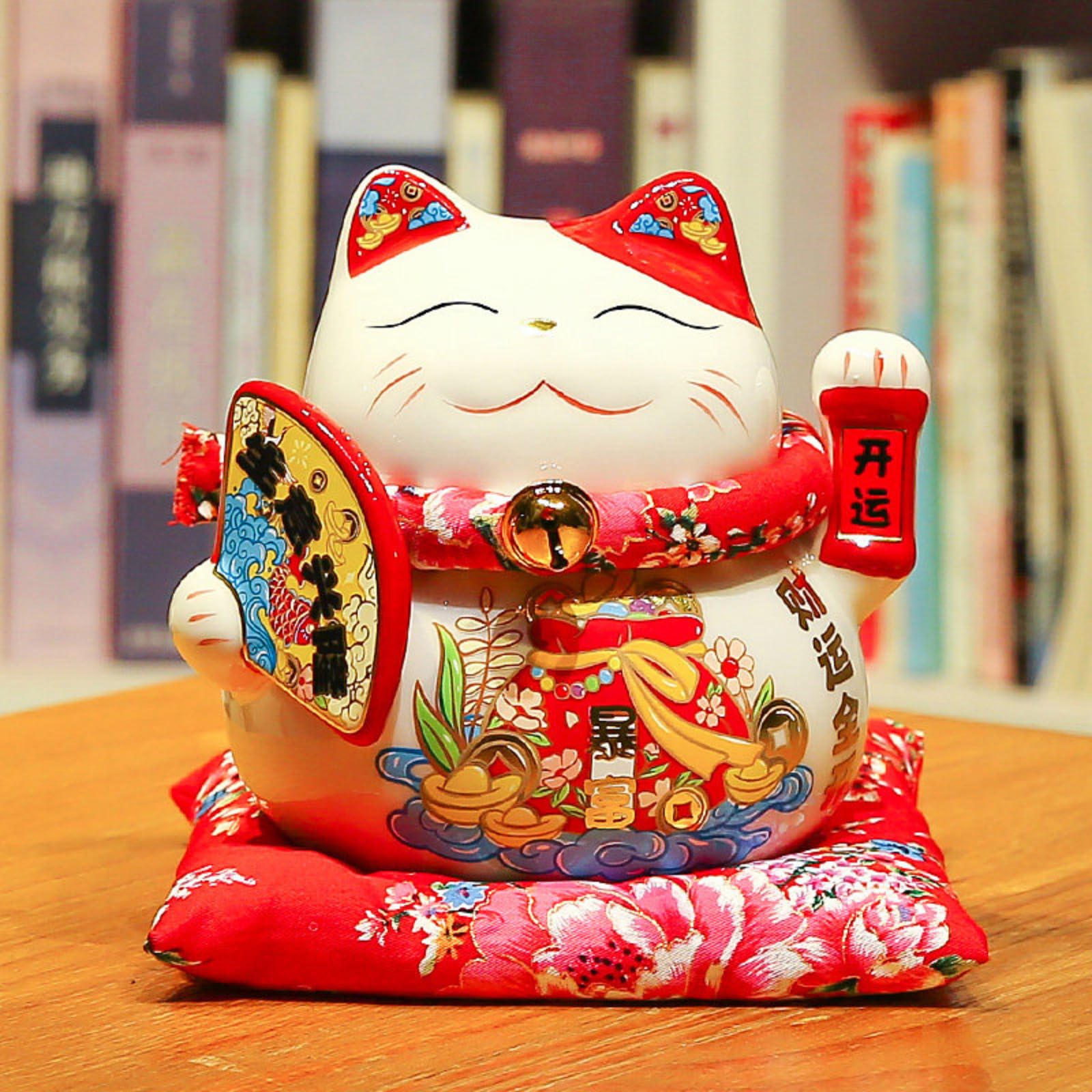 Chat porte-bonheur style chinois : sublimez votre table de salon