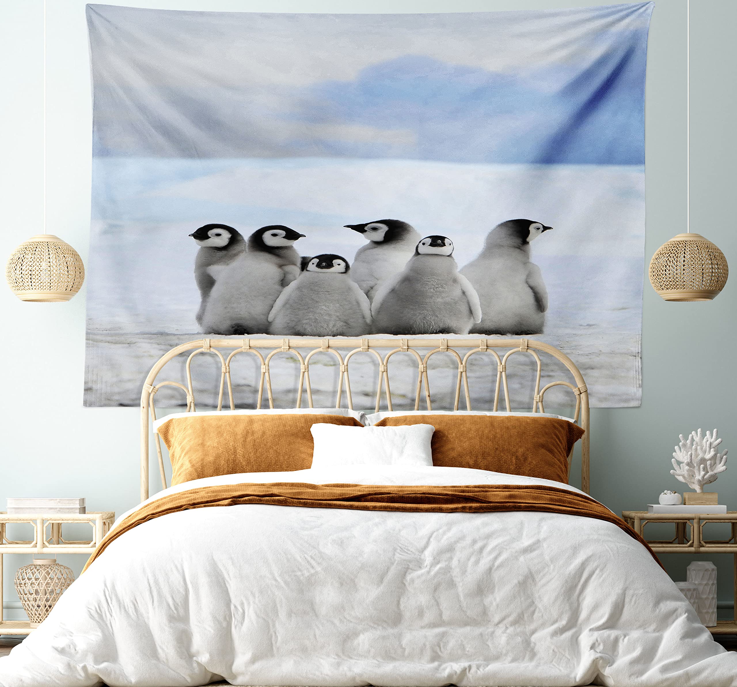 Amazon Co Jp Lunarable Underwaterタペストリー ヤングpenguins Arctic動物背景に雪パイルと冬の空 壁吊り下げベッドスプレッドベッドカバー壁装飾 ホワイトグレー 104 W By L Mictap 118 King ホーム キッチン
