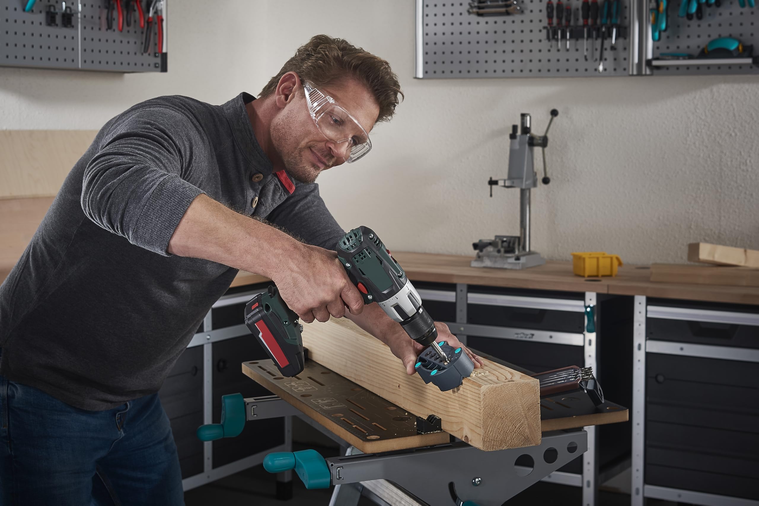 wolfcraft accumobil Supporto di Foratura Mobile, Guida per Fori a 90° con Gommini Antiscivolo e Bussole per Punte Ø 4–10 mm – 4685000
