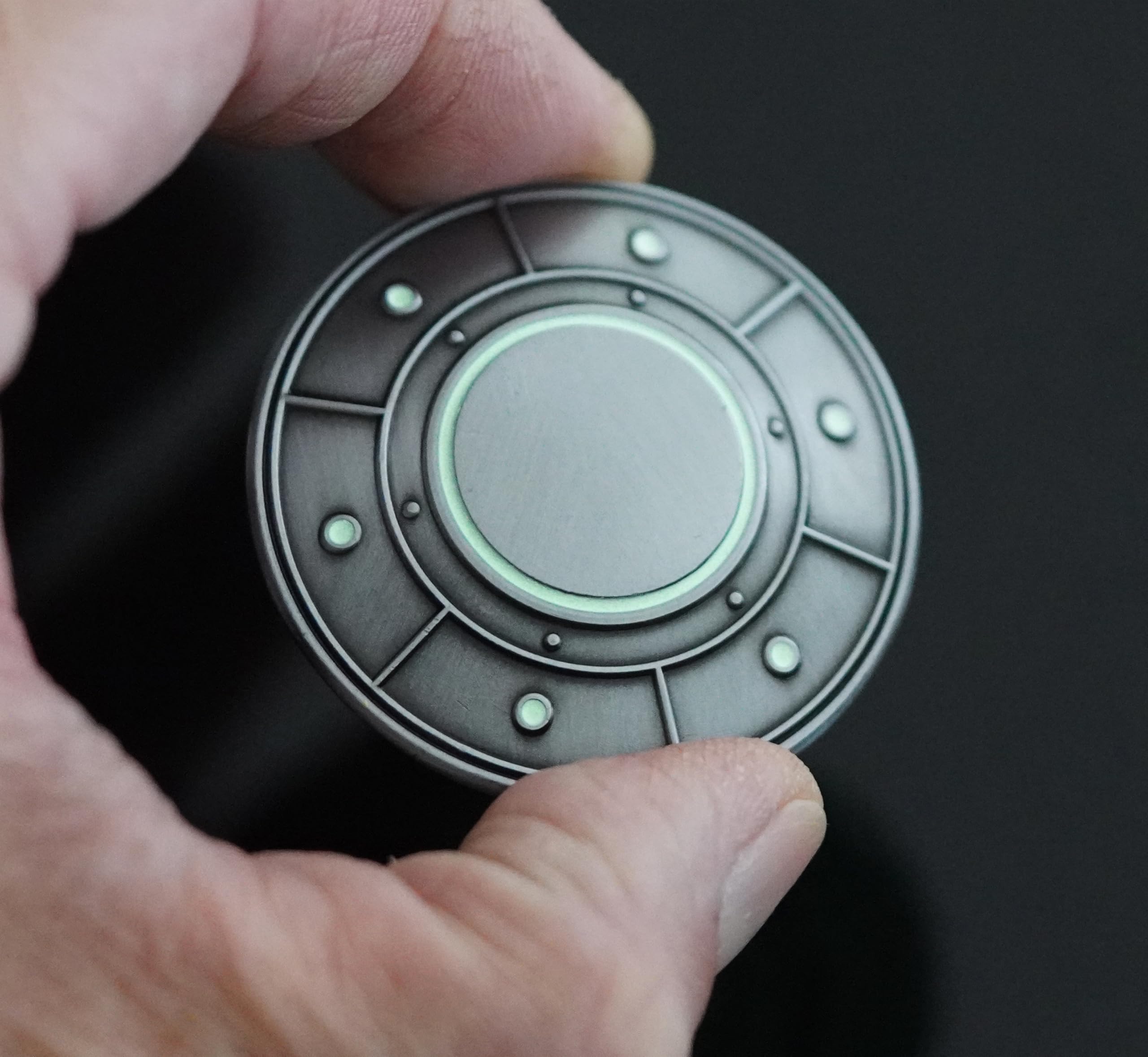 Spinning UFO Challenge Coin with Glow-in-The-Dark Alien Design Metal UFO Collectible with Rotating Feature, Ideal Gift for Alien & Sci-Fi Enthusiasts (Silver)