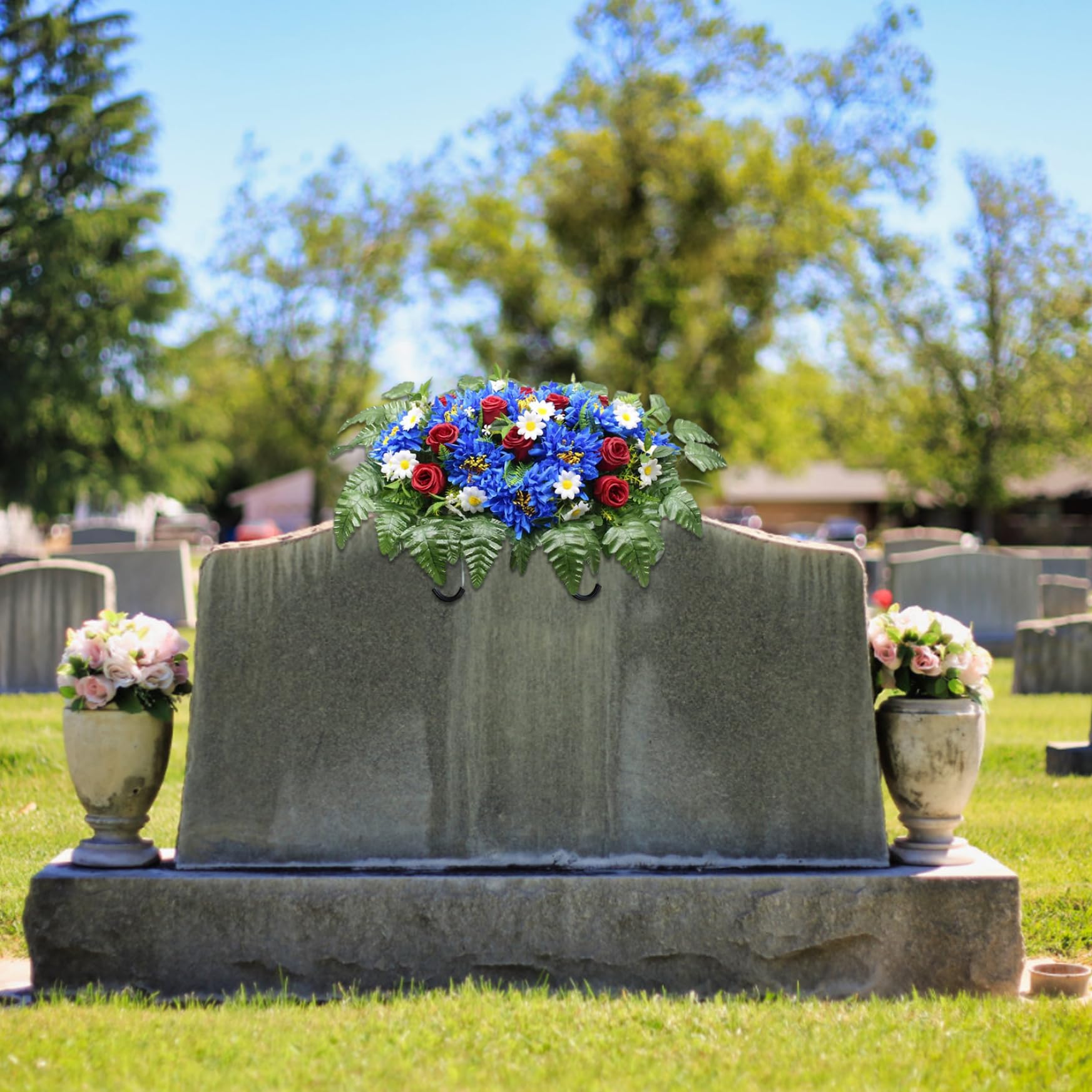 Selle de fleurs artificielles pour pierre tombale, fleurs de cimetière artificielles résistantes aux intempéries avec support commémoratif pour décorations pierres tombales extérieures, saphir