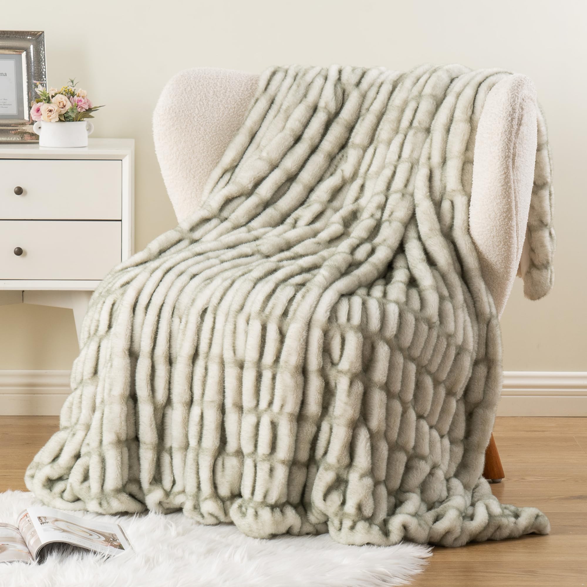 Battilo Luxury Faux Rabbit Fur Throw Blanket with Olive Tipped, 125x150cm