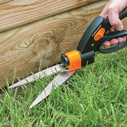 Miniatura 3 de Fiskars ShearEase Tijeras de césped  Hoja giratoria de 360 grados de 5 pulgadas  Tijeras de jardín y cortador de césped  Paleta de mano de