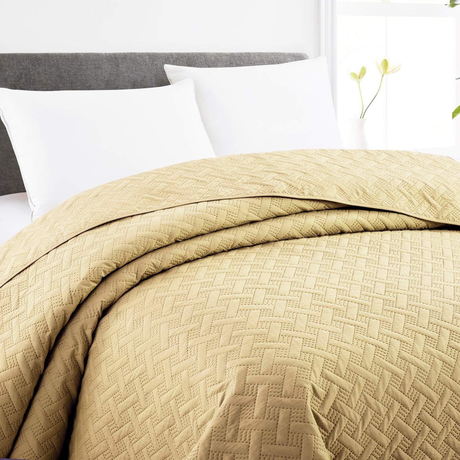PU MEI Bedspread Quilt Queen Size Camel Coverlet-Full Lightweight Bedspread-Embossed Comforter,Soft Bed Coverlet for Summer