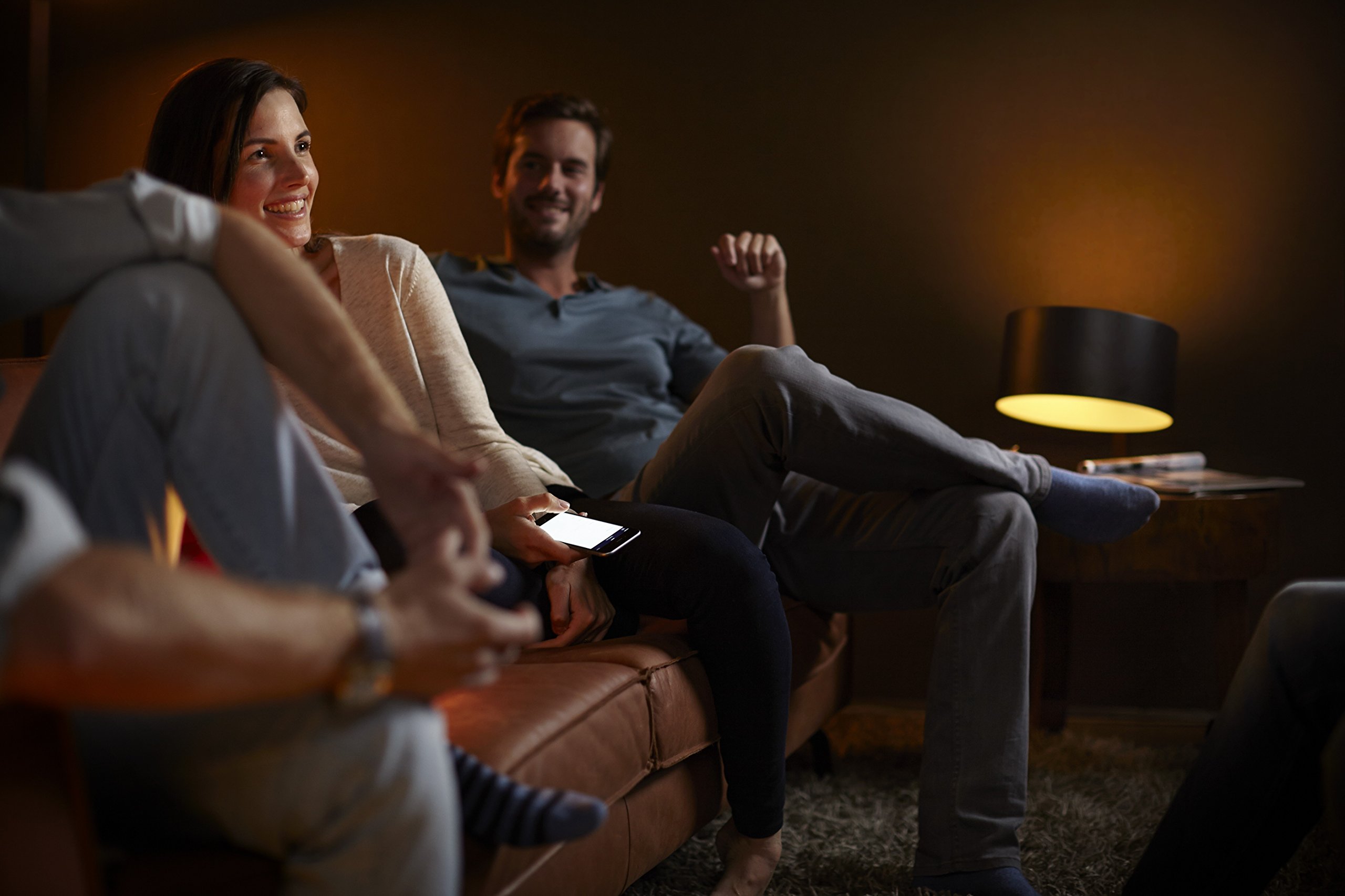 Philips Hue White Starter Kit con 3 Lampadine LED Smart, Luce Bianca Calda, Dimmerabile, 9W, Attacco E27, Hue Bridge e Telecomando Dimmer Switch Inclusi, Versione 2018