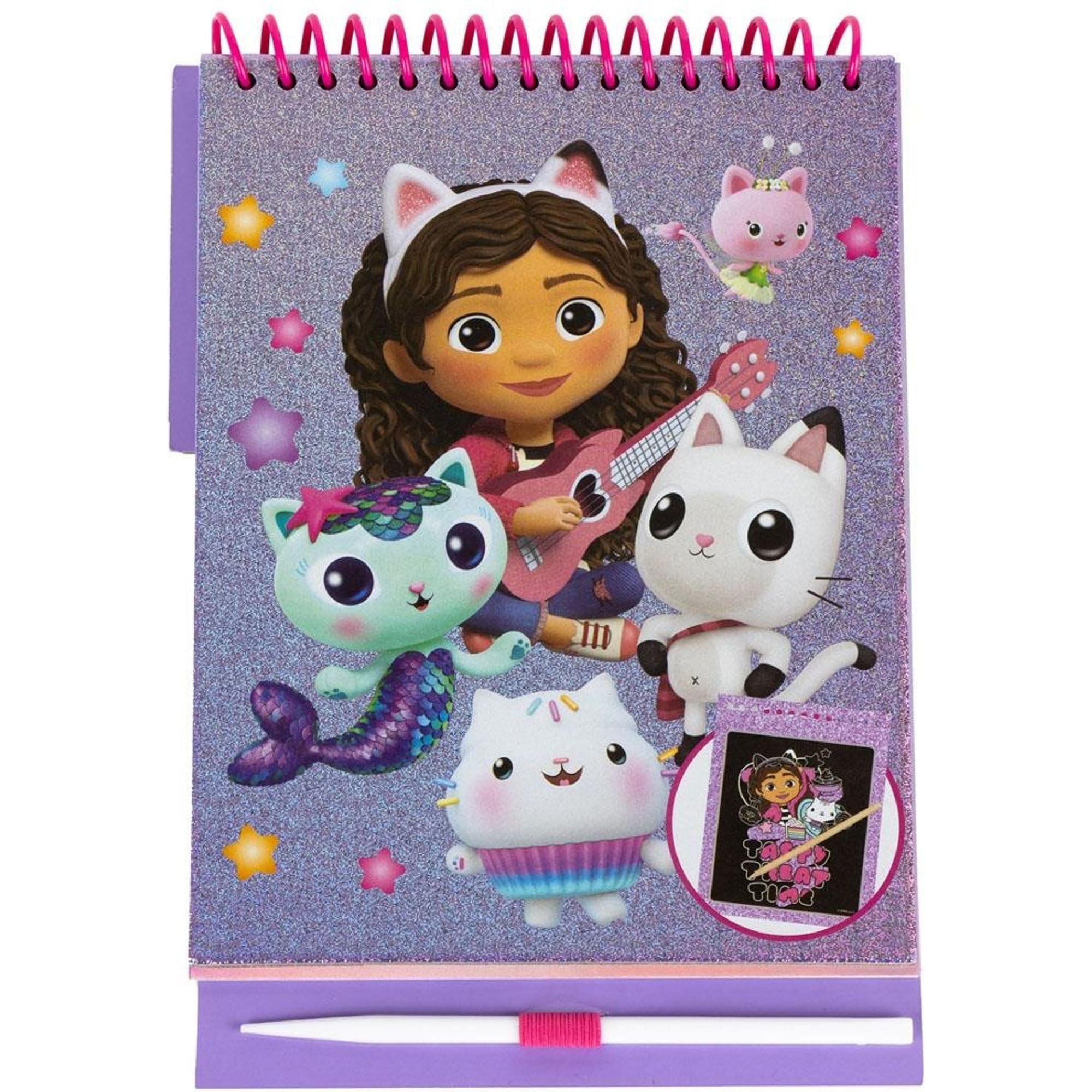 CERDÁ LIFE'S LITTLE MOMENTS Gabby's Dollhouse - Journal avec Fuzzy Pen, stickers et accessoires de papeterie à thème pour filles qui aiment écrire, dessiner et créer avec imagination avec Gabby