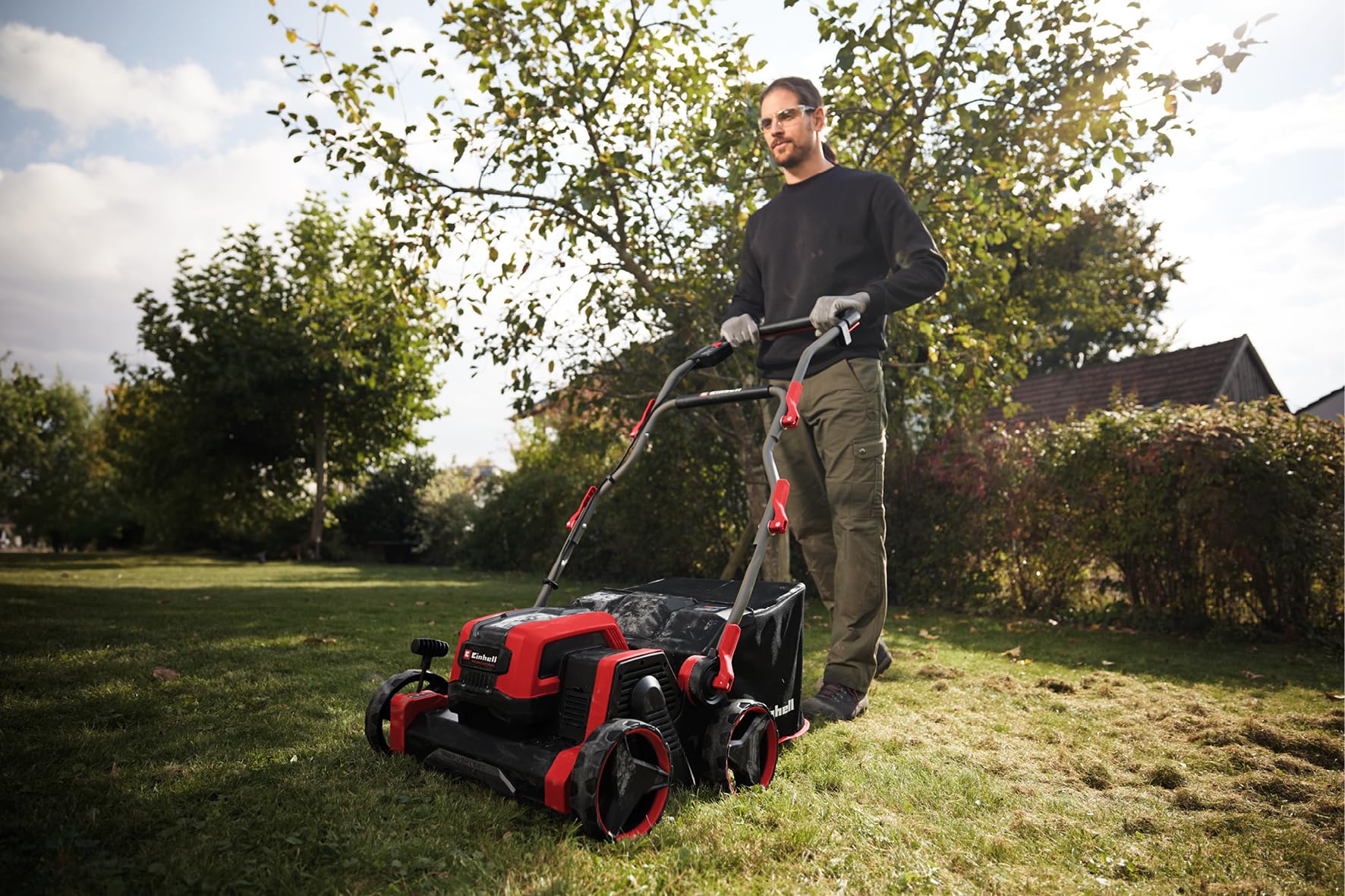 Einhell Professional Scarificateur-aérateur sans fil GP-SA 36/40 Li BL-Solo PXC (36 V, largeur de travail 40 cm, sans charbon, max. 1100 m², avec rouleau aérateur et rouleau à lames, sans batterie)