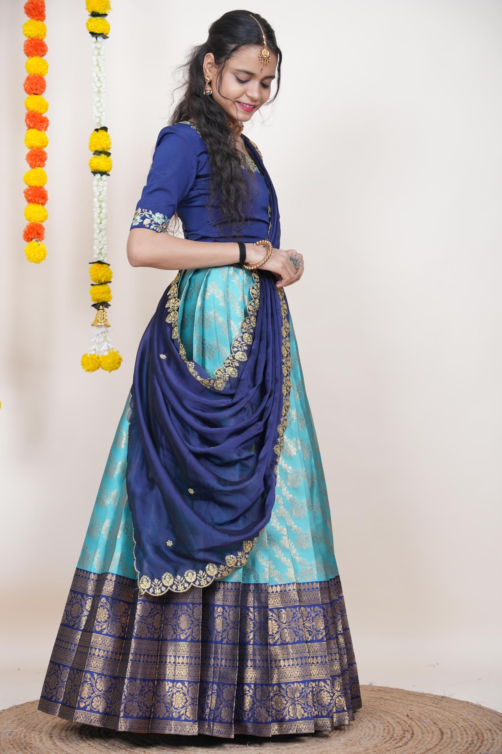 Damen Seide Halb Sari Langa Voni südindischer Pattu Pavadai fertig konfektioniert Lehenga Choli Set mit Dupatta