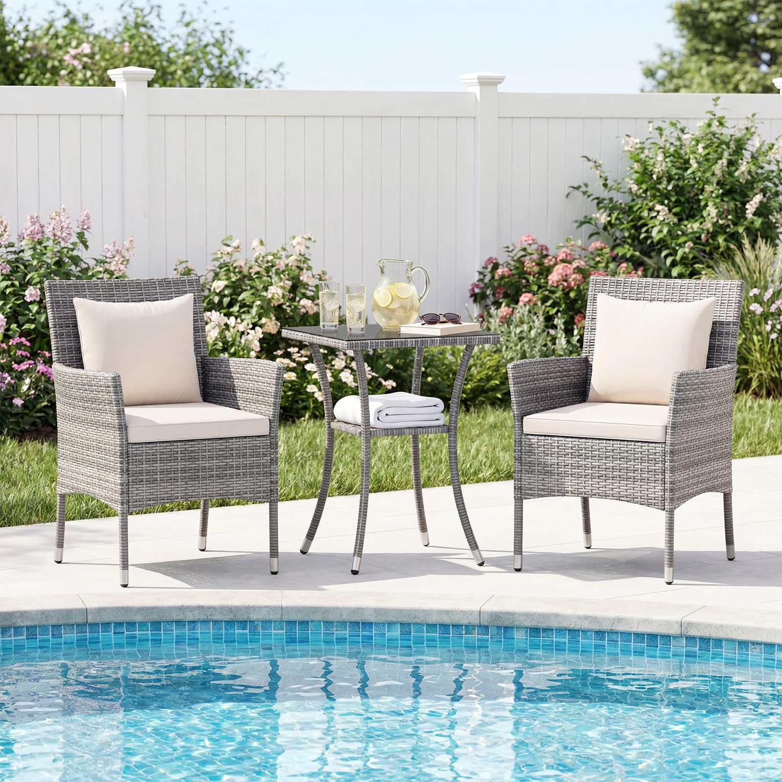 LIFEZEAL Juego de 2 Sillas de Jardín de Ratán PE y Mesa Auxiliar, Sofá con Cojines Desmontables y Mesa de Café de Cristal Templado, Set de Jardín para Tomar el Sol, Piscina y Patio (Beige)
