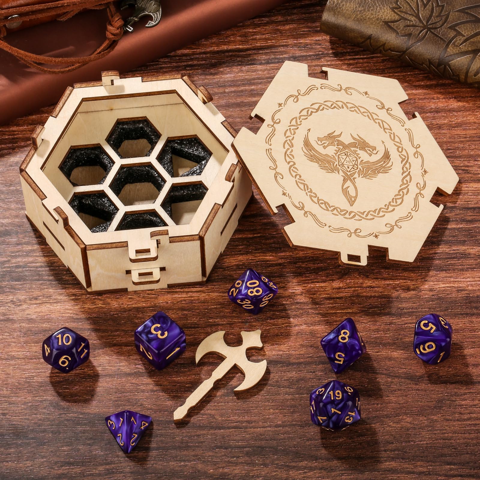 Custodia Per Dadi A Forma Di Pugnale Medievale – Contiene 7 Dadi Poliedrici Grigio/Viola – Accessorio Gioco Da Tavolo D&D, Regalo Fantasy - 2