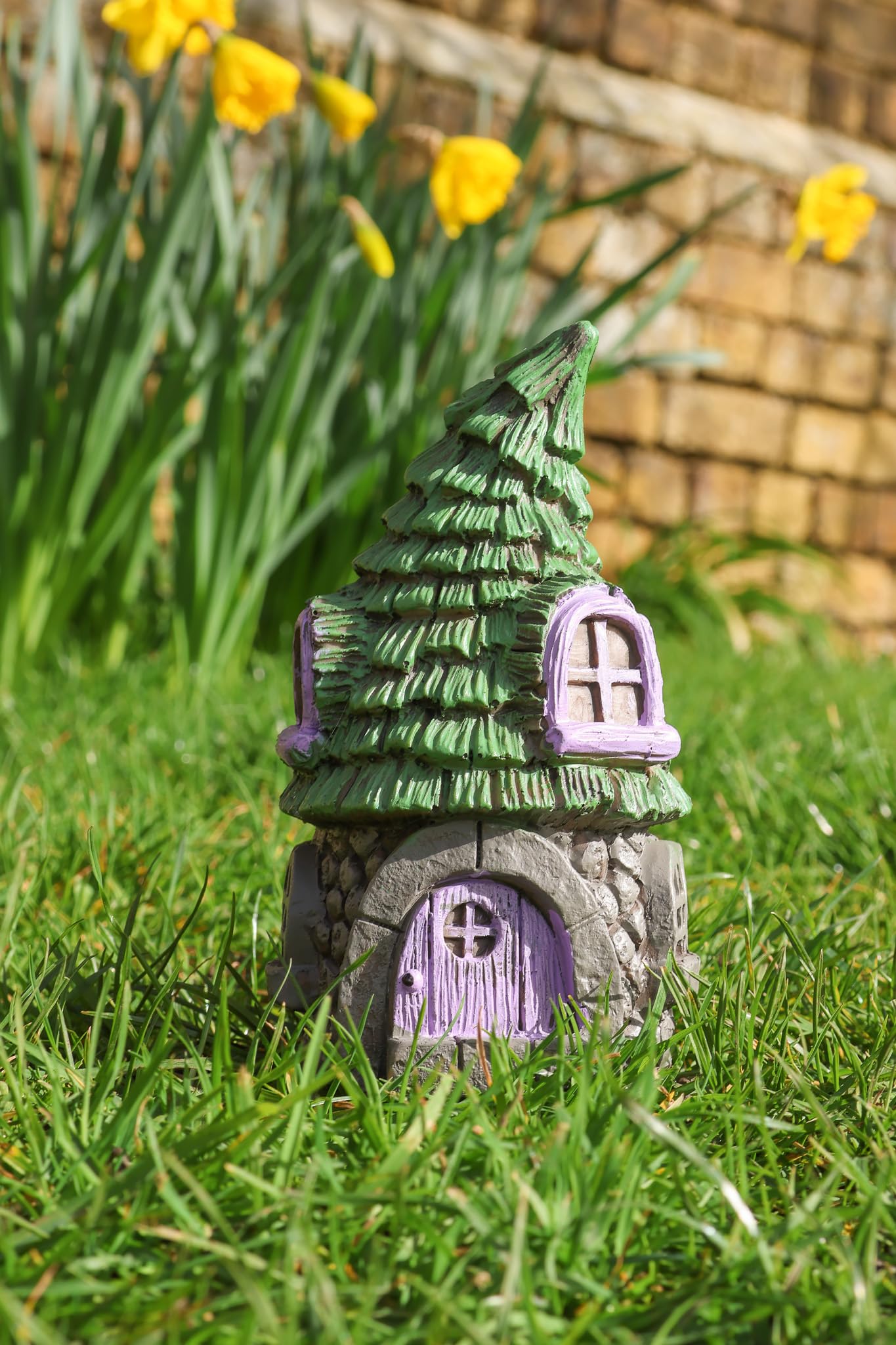 LOVETRENDS Conifer Casa Statue - Pack of 3-4" x 4" x 7 / 11cm x 10cm x 18cm Charming Fairy Garden House Ornament – Perfect for Home & Garden Decor, Decorative Figurine for Patio, Balcony, Yard, Lawn