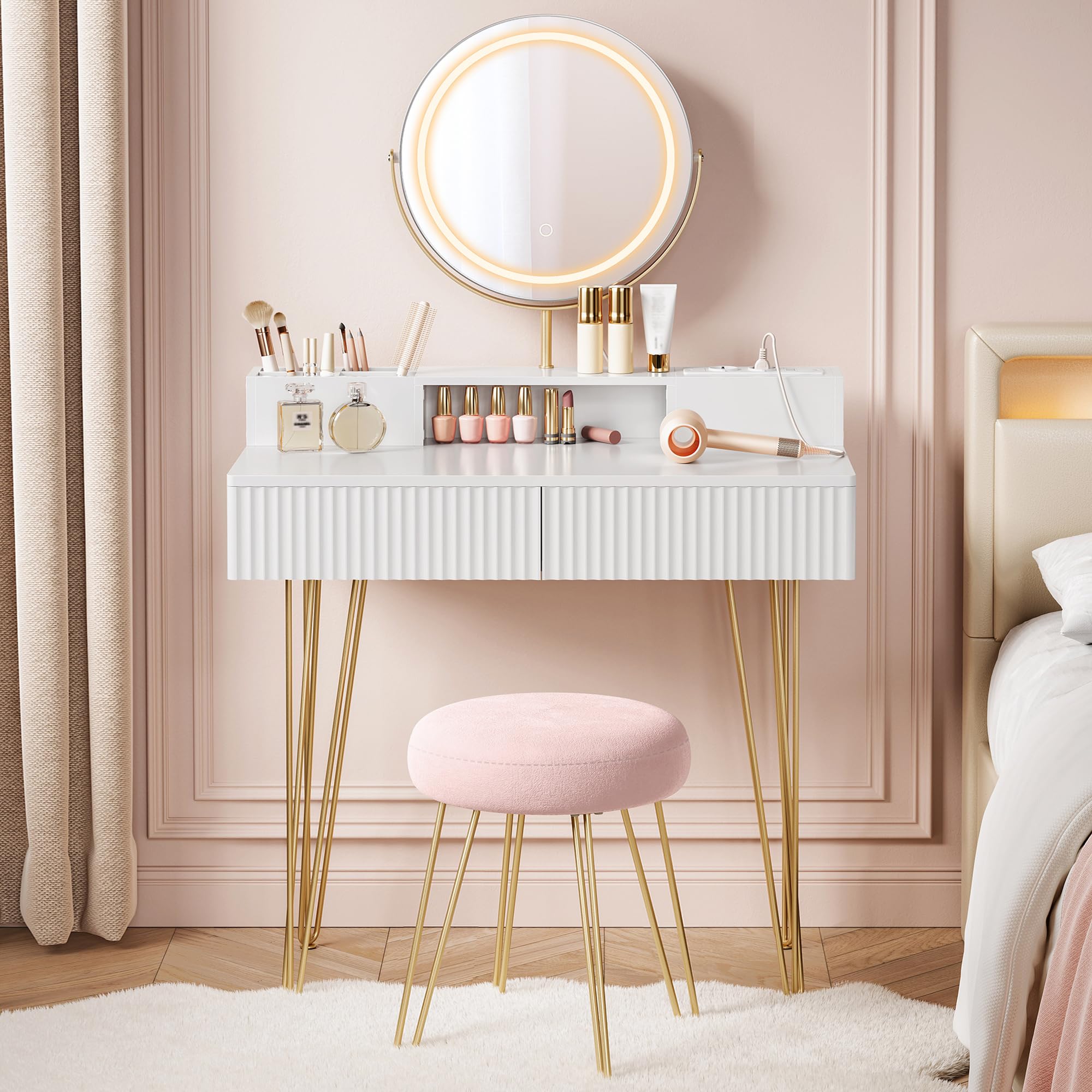 VASAGLE Coiffeuse avec Miroir Pivotant et Taboutret, Miroir Coiffeuse, avec Éclairage et Multiprise, Tabouret Rembourré, pour Chambre, Coiffeuse, 40 x 80 x 134,8 cm, Blanc Mat et Doré Clair RVT019W01