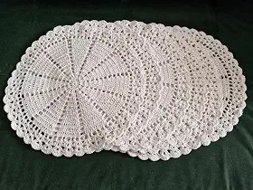 Artesanal Sousplat de Crochê em Barbante, Decorativo Redondo Branco Cru, 34cm de Diâmetro, Kit com 6 Peças