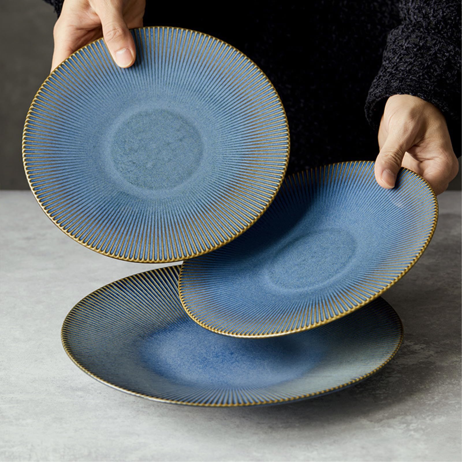 Prosta zastawa stołowa do restauracji z ceramicznymi naczyniami podszkliwnymi i talerzami - miska do zupy 20 cm