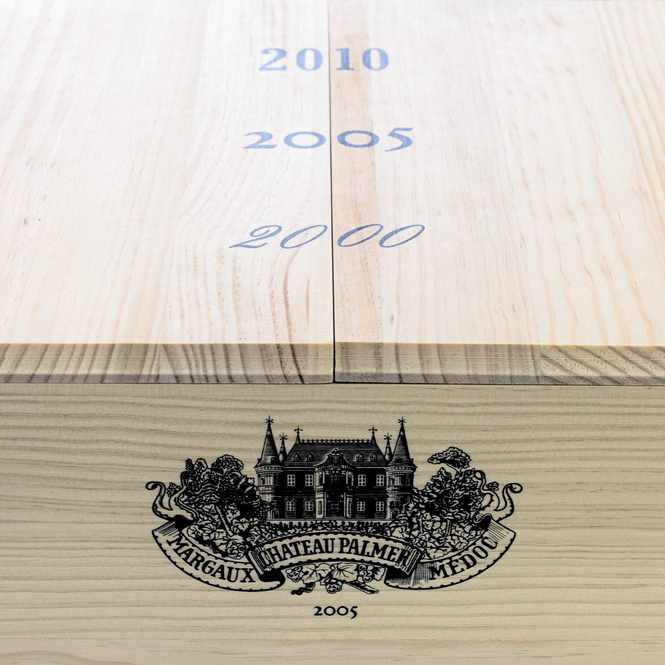 Außergewöhnliche Sammlerbox Figeac 2010, Palmer 2005, Leoville Las Cases 2000-3 Magnum-Flaschen Rotwein trocken (1,5 l) in limitierter Holzbox - Bordeaux Frankreich