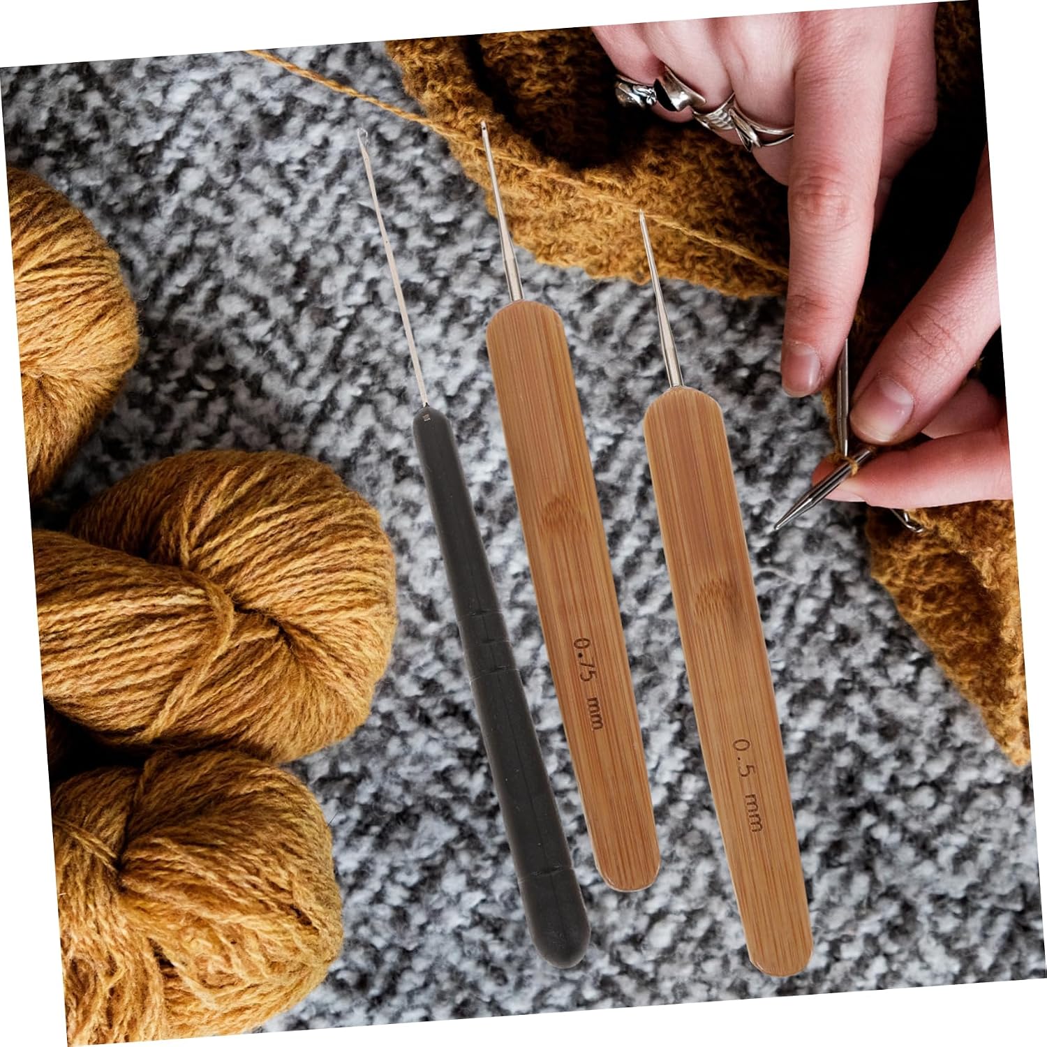 DOITOOL 7-Piece Crochet Hook Set for Dreadlocks and Hair Knitting Ergonomic Design Plastic and Wooden Handles for Hairdressing and DIY Craft Projects